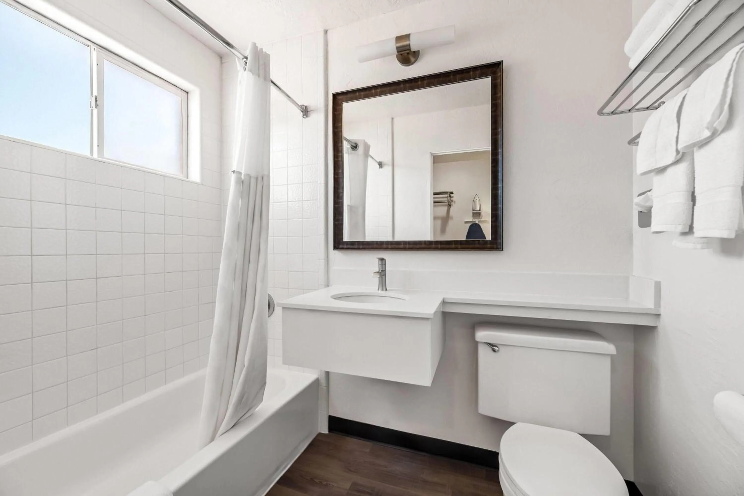 Bathroom in Travelodge by Wyndham Page, View of Lake Powell