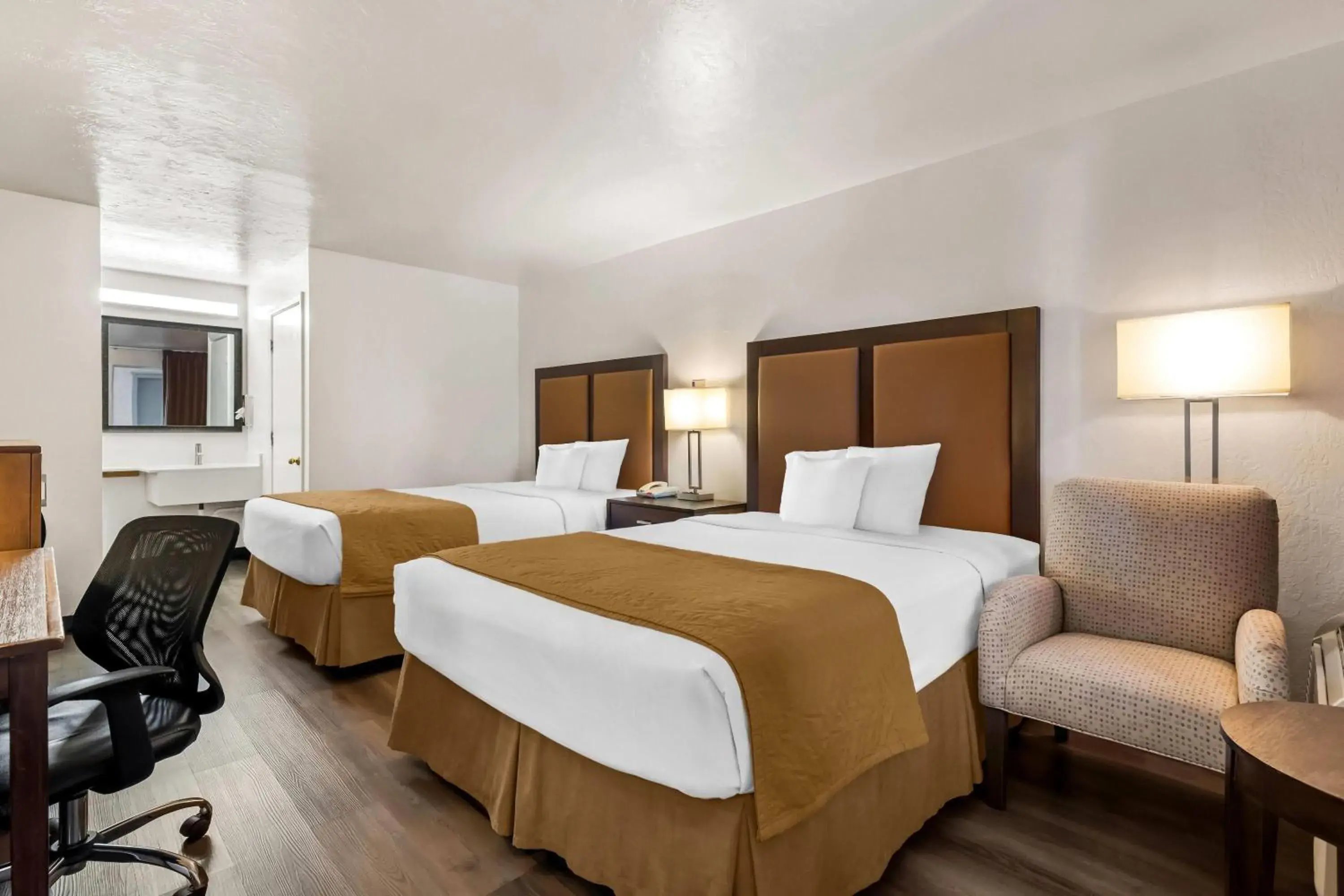 2 Queen Beds, Mobility Accessible Room, Bathtub w/Grab Bars, Non-Smoking in Travelodge by Wyndham Page, View of Lake Powell 2 Queen Beds, Mobility Accessible Room, Bathtub w/Grab Bars, Non-Smoking in Travelodge by Wyndham Page, View of Lake Powell