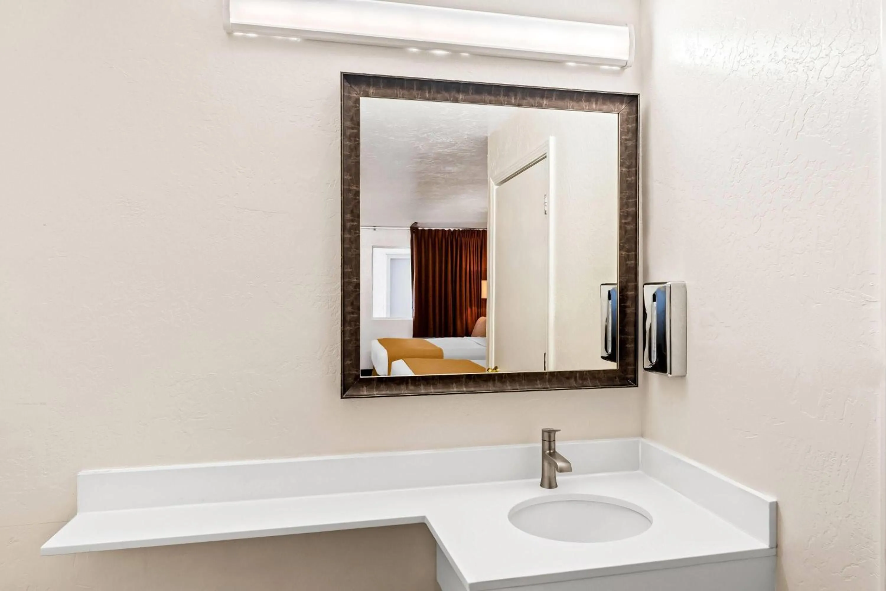 Bathroom in Travelodge by Wyndham Page, View of Lake Powell