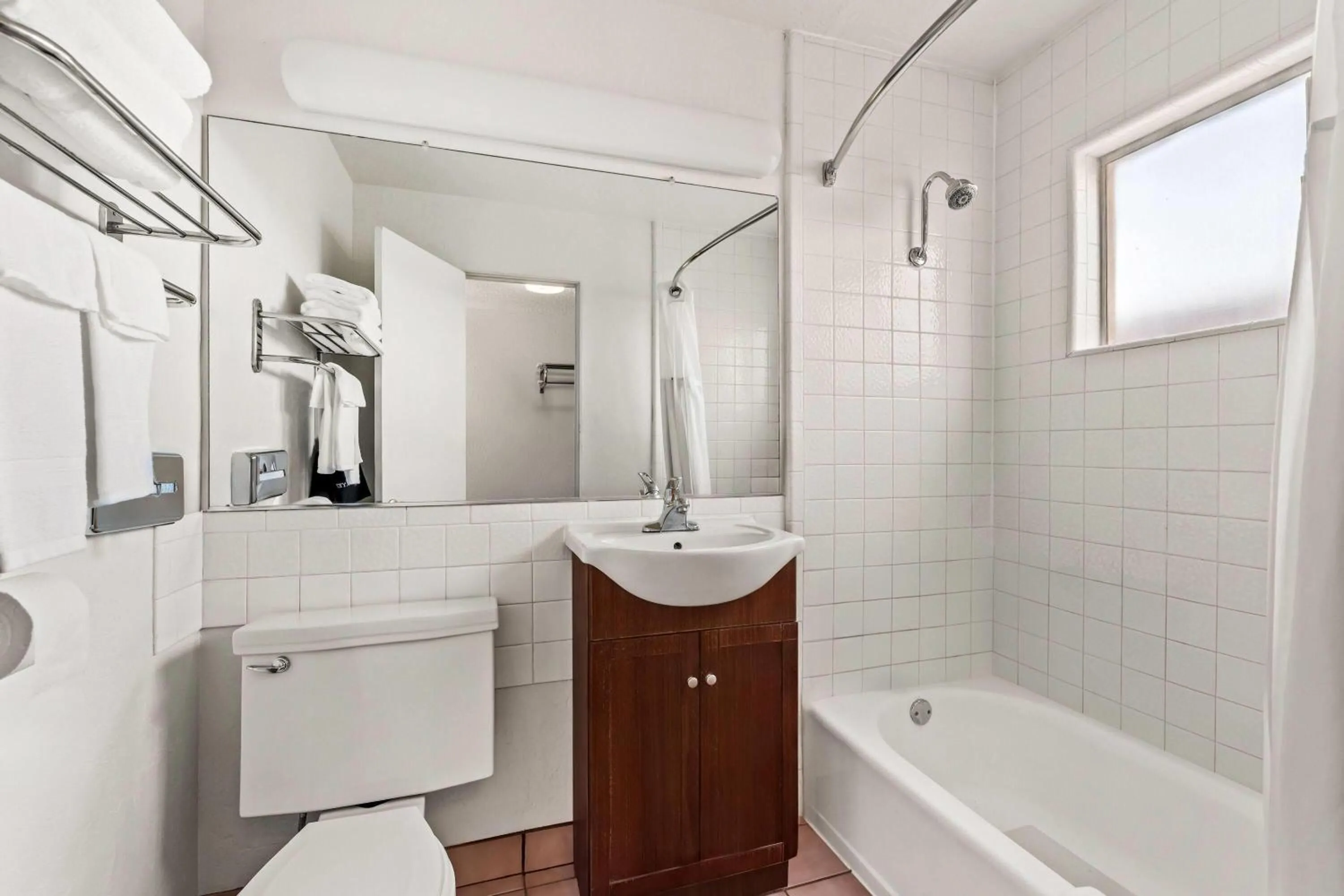 Bathroom in Travelodge by Wyndham Page, View of Lake Powell