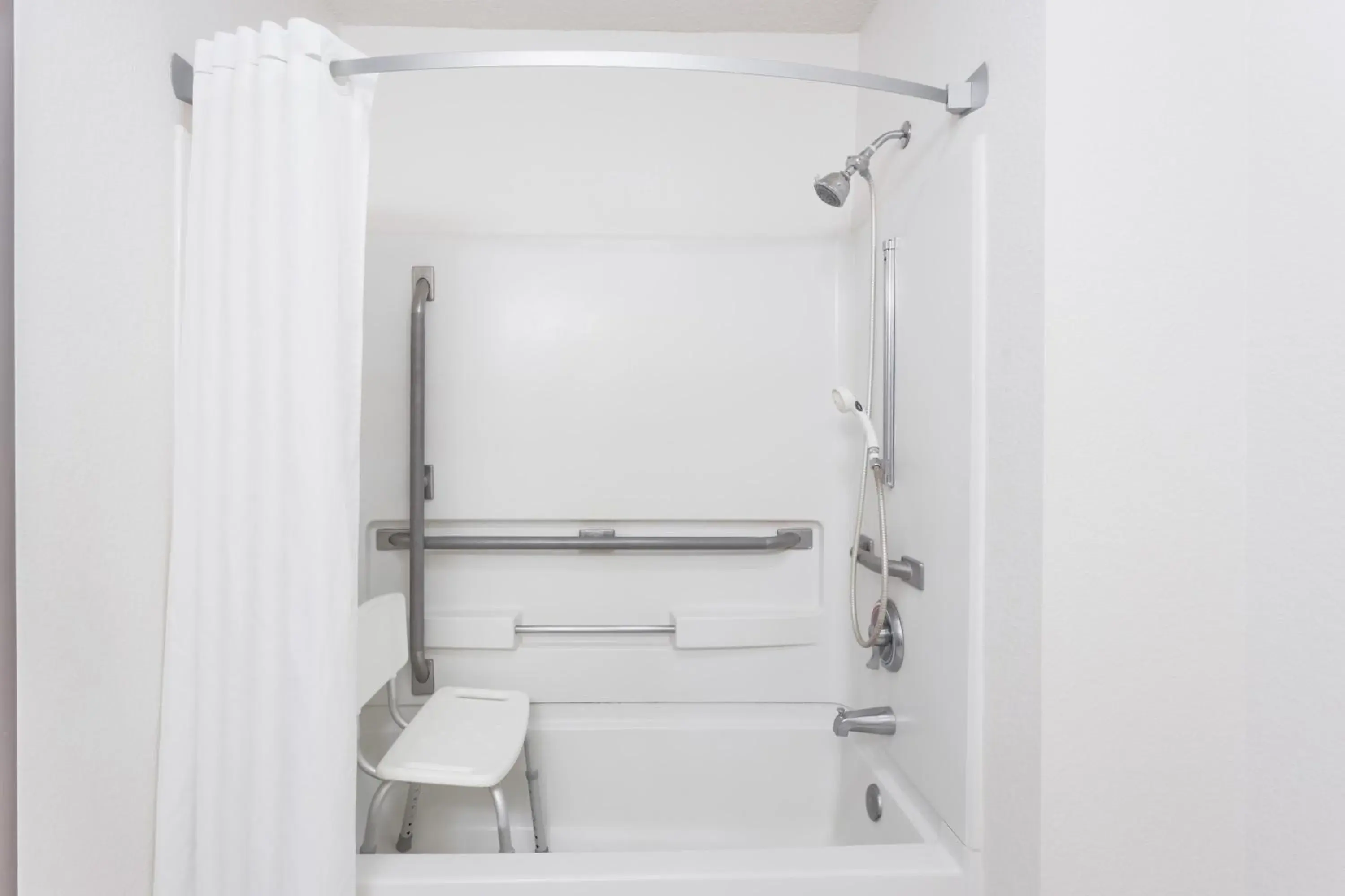 Queen Room - Mobility Access/Non-Smoking in Super 8 by Wyndham Woodstock Queen Room - Mobility Access/Non-Smoking in Super 8 by Wyndham Woodstock