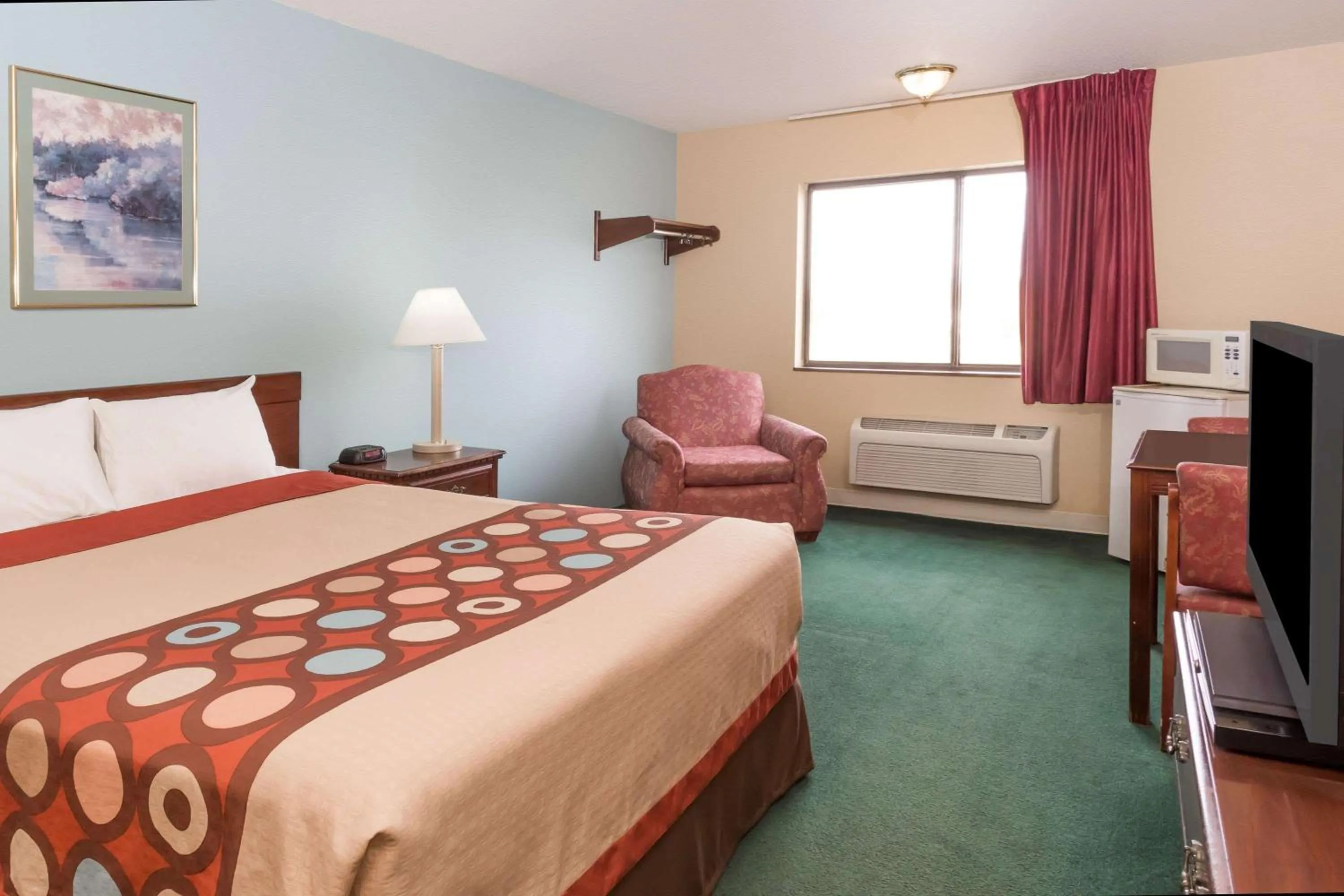 Photo of the whole room, Bed in Super 8 by Wyndham Woodstock