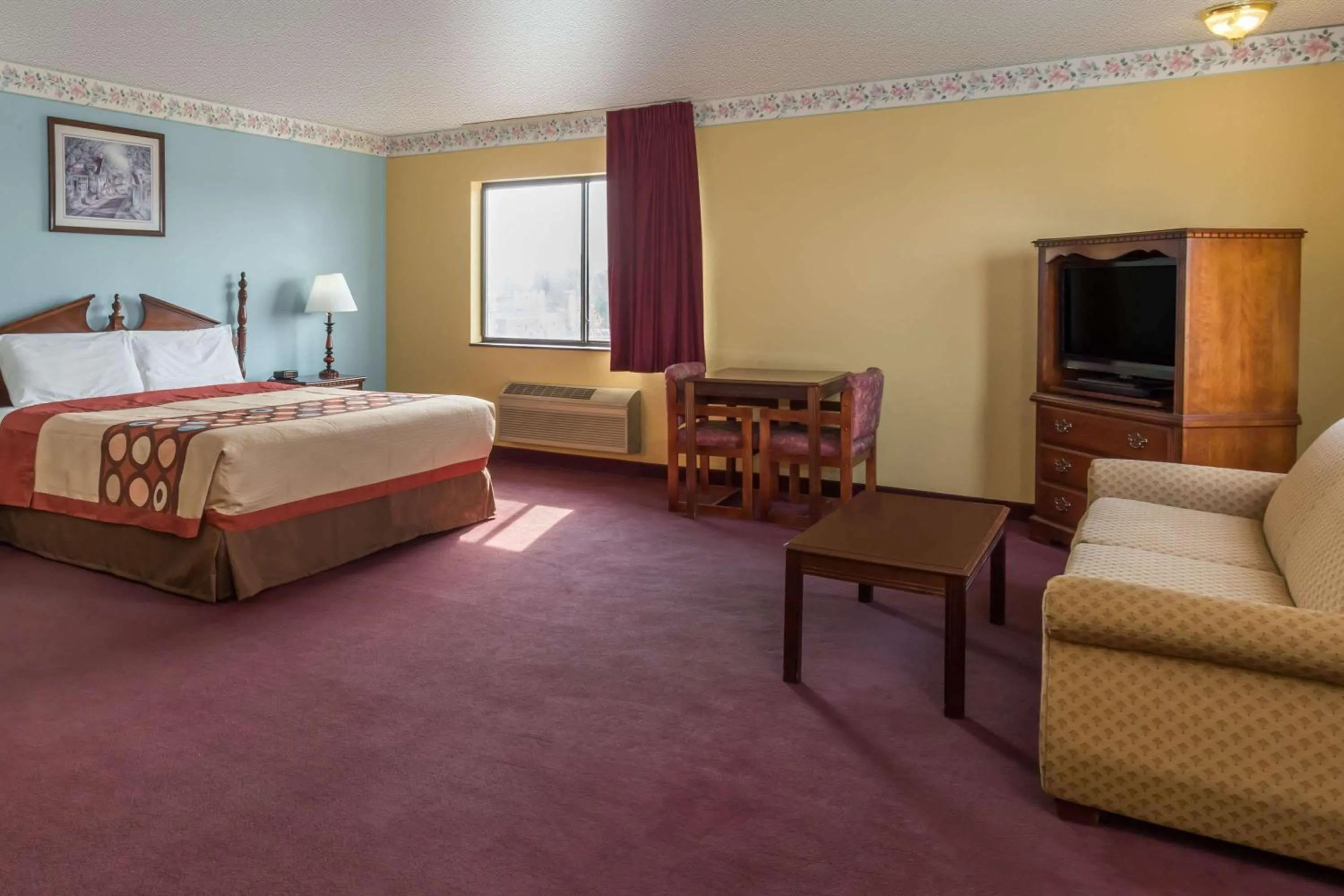 Photo of the whole room, Bed in Super 8 by Wyndham Woodstock