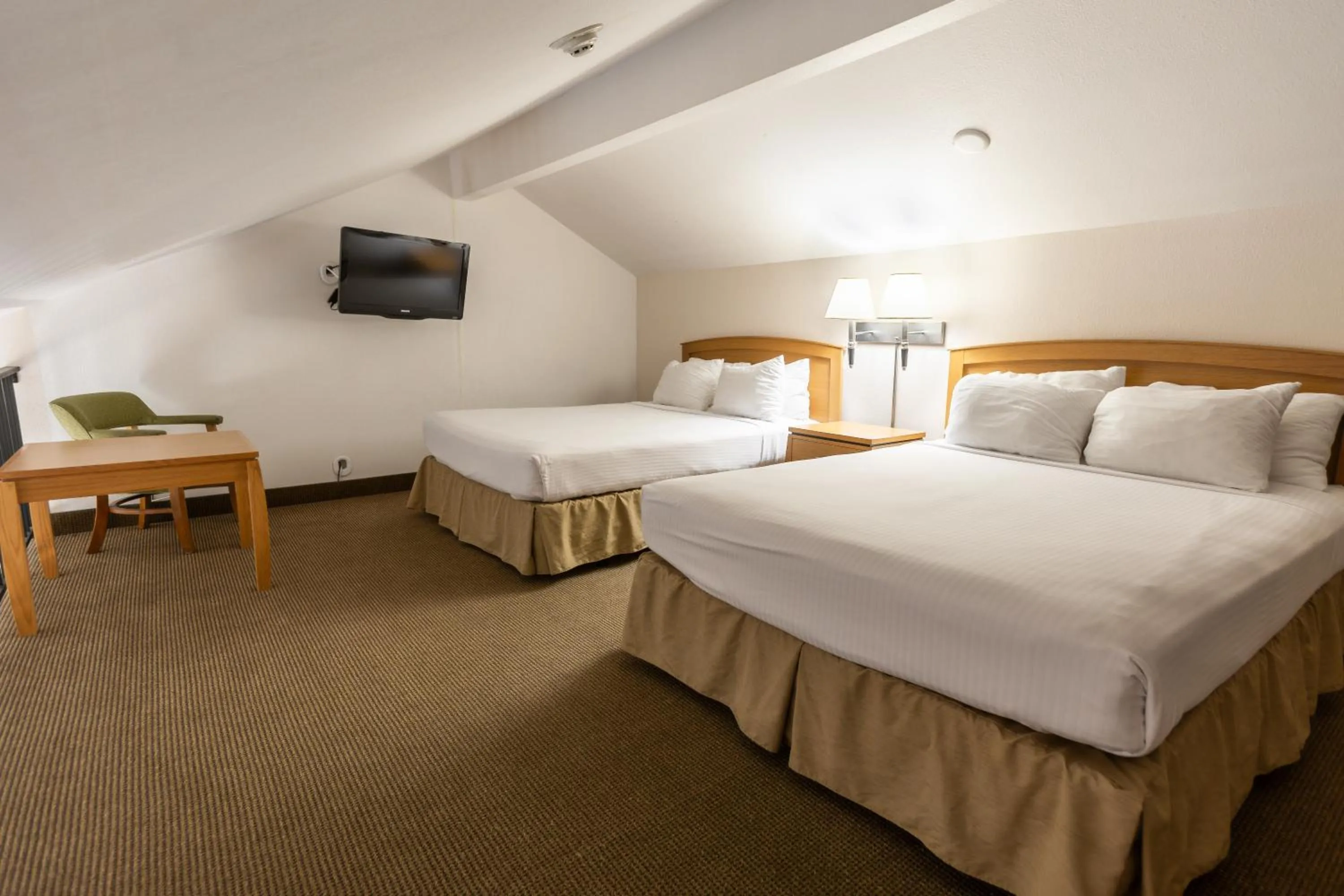 Bed in RiverTree Inn & Suites