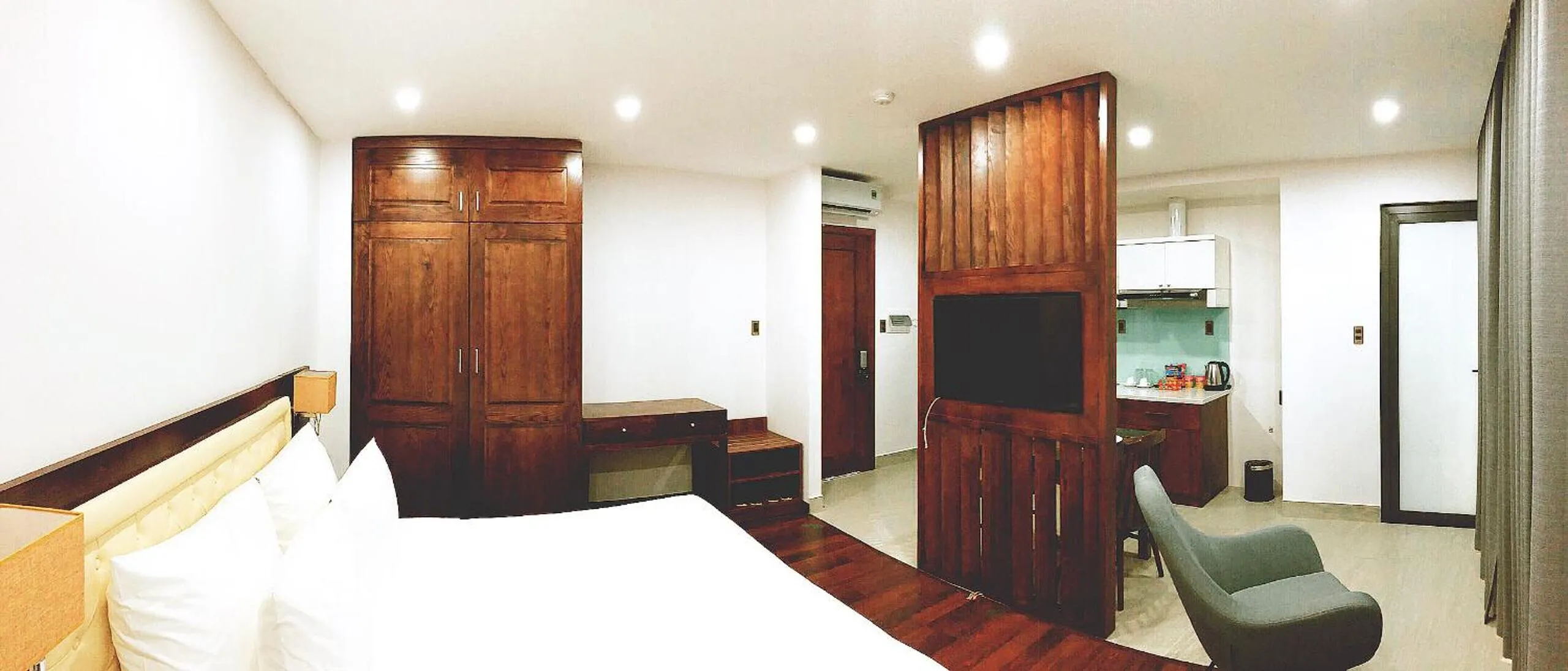 Communal lounge/ TV room, Bed in DANA RESIDENCE