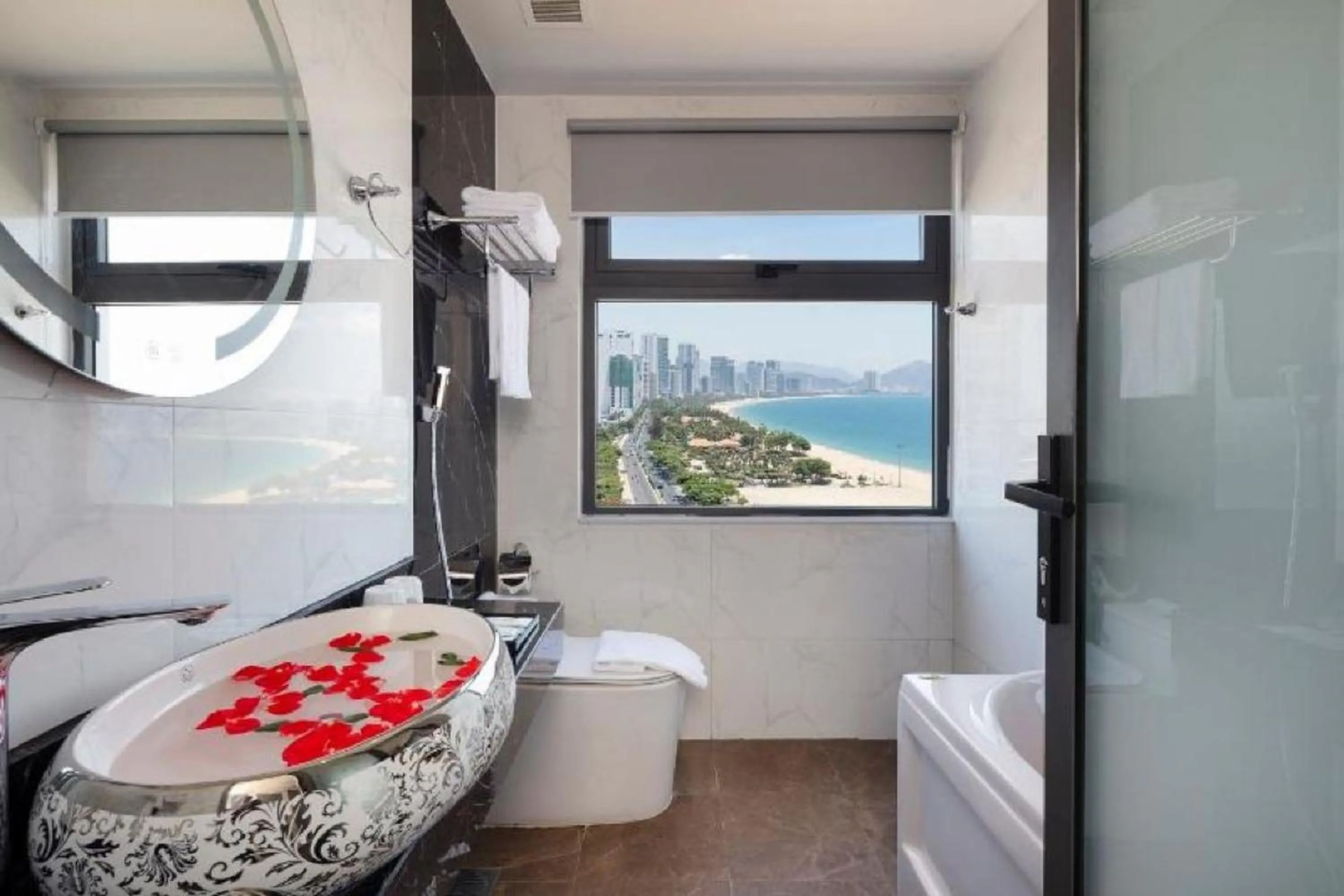 Bathroom, Bed in Ruby Luxury Hotel
