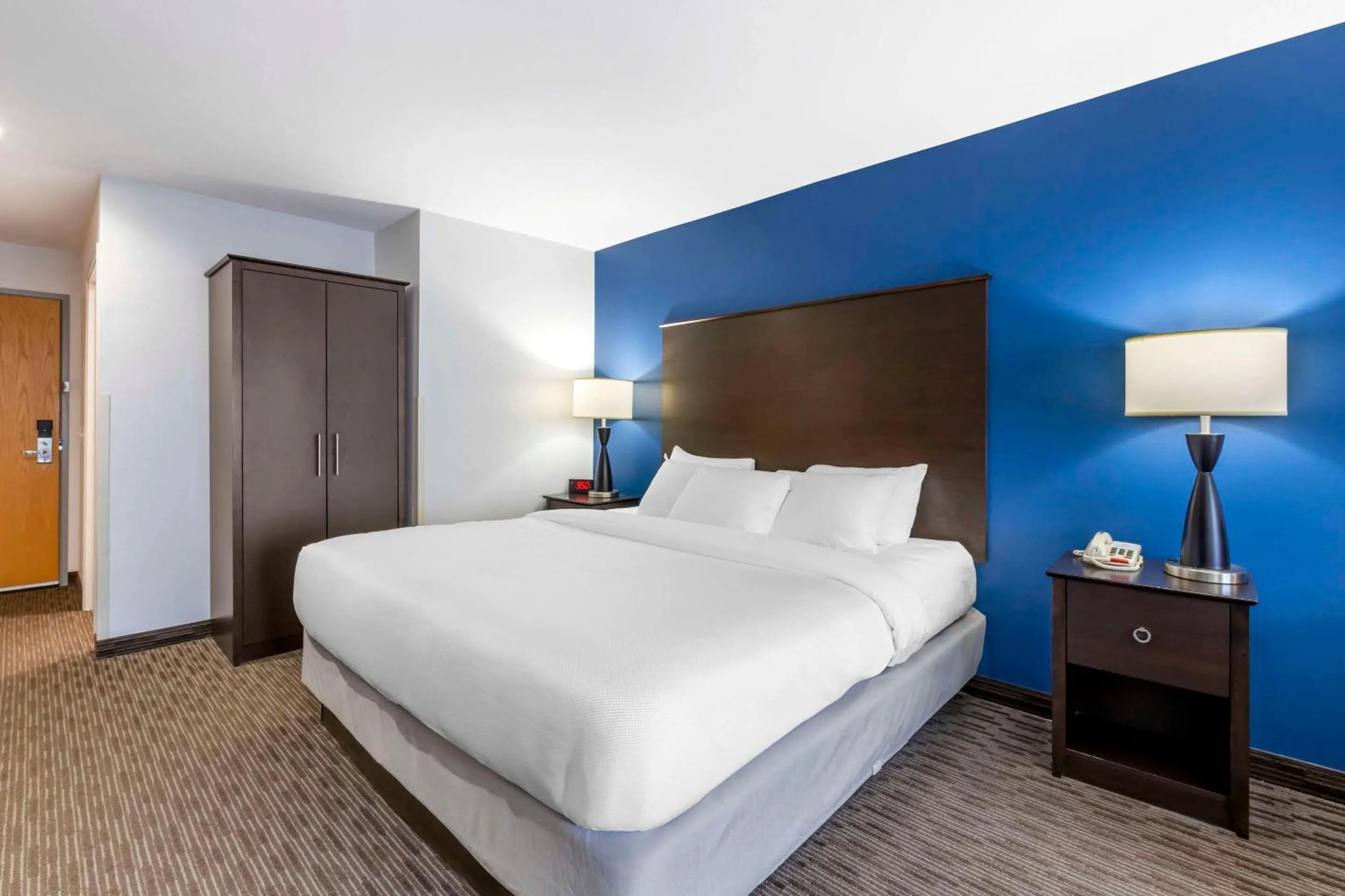 Bedroom, Bed in Comfort Inn & Suites