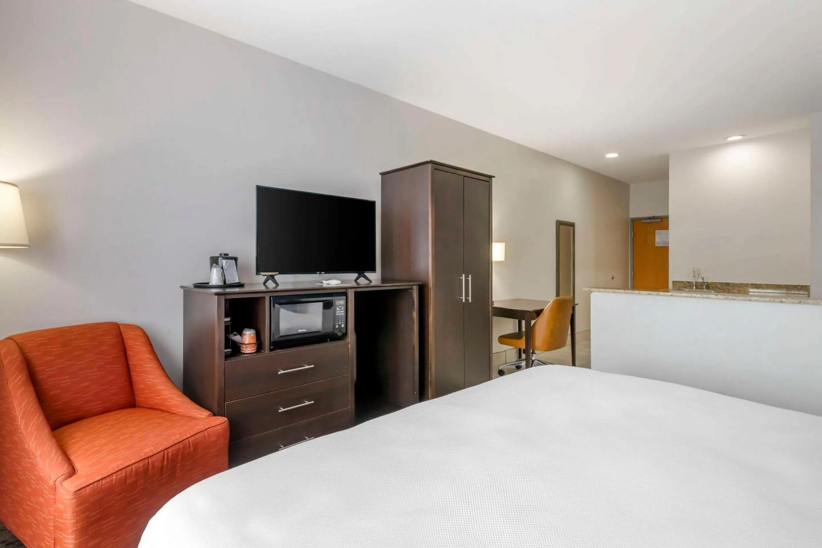 Bedroom, Bed in Comfort Inn & Suites