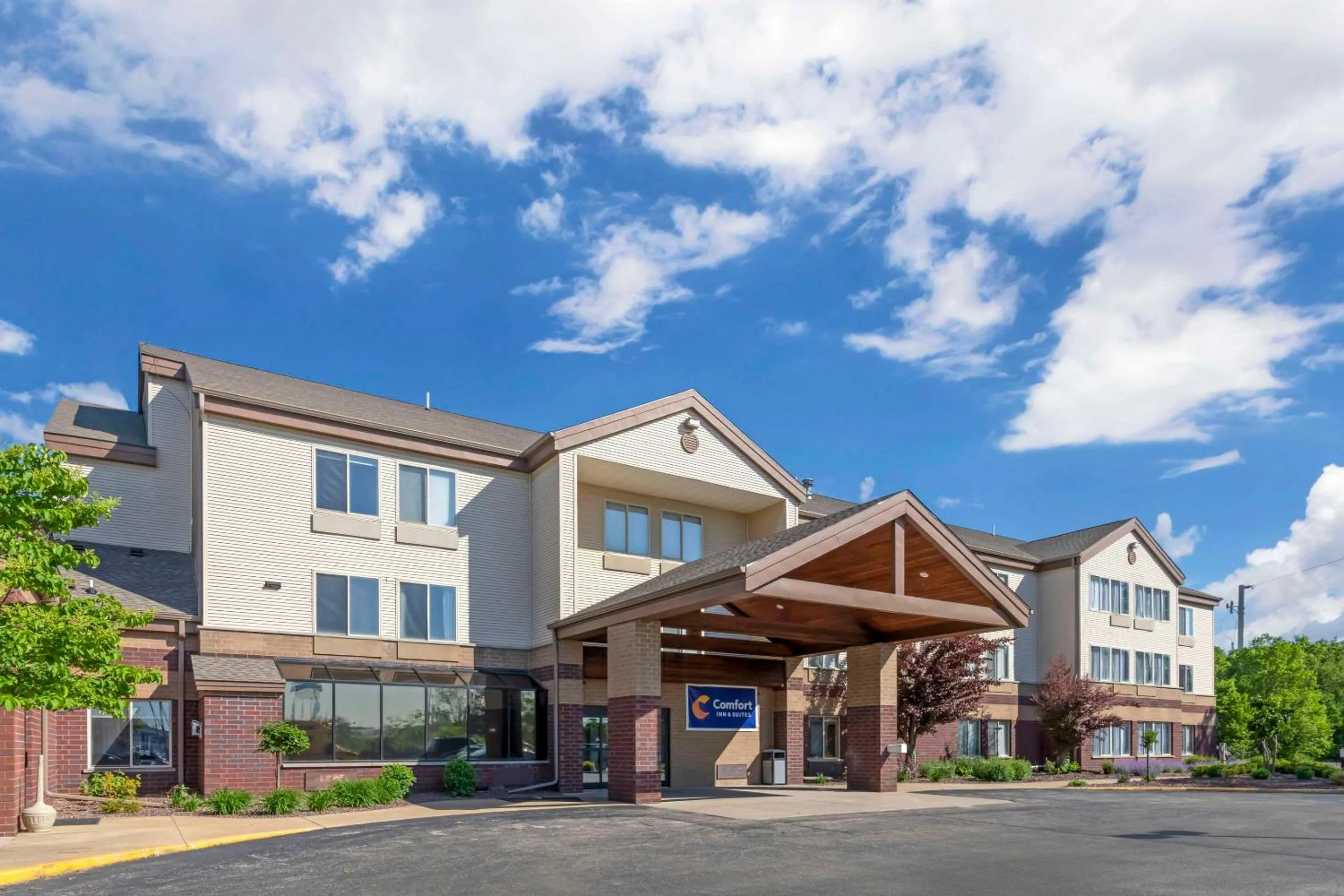 Property building in Comfort Inn & Suites