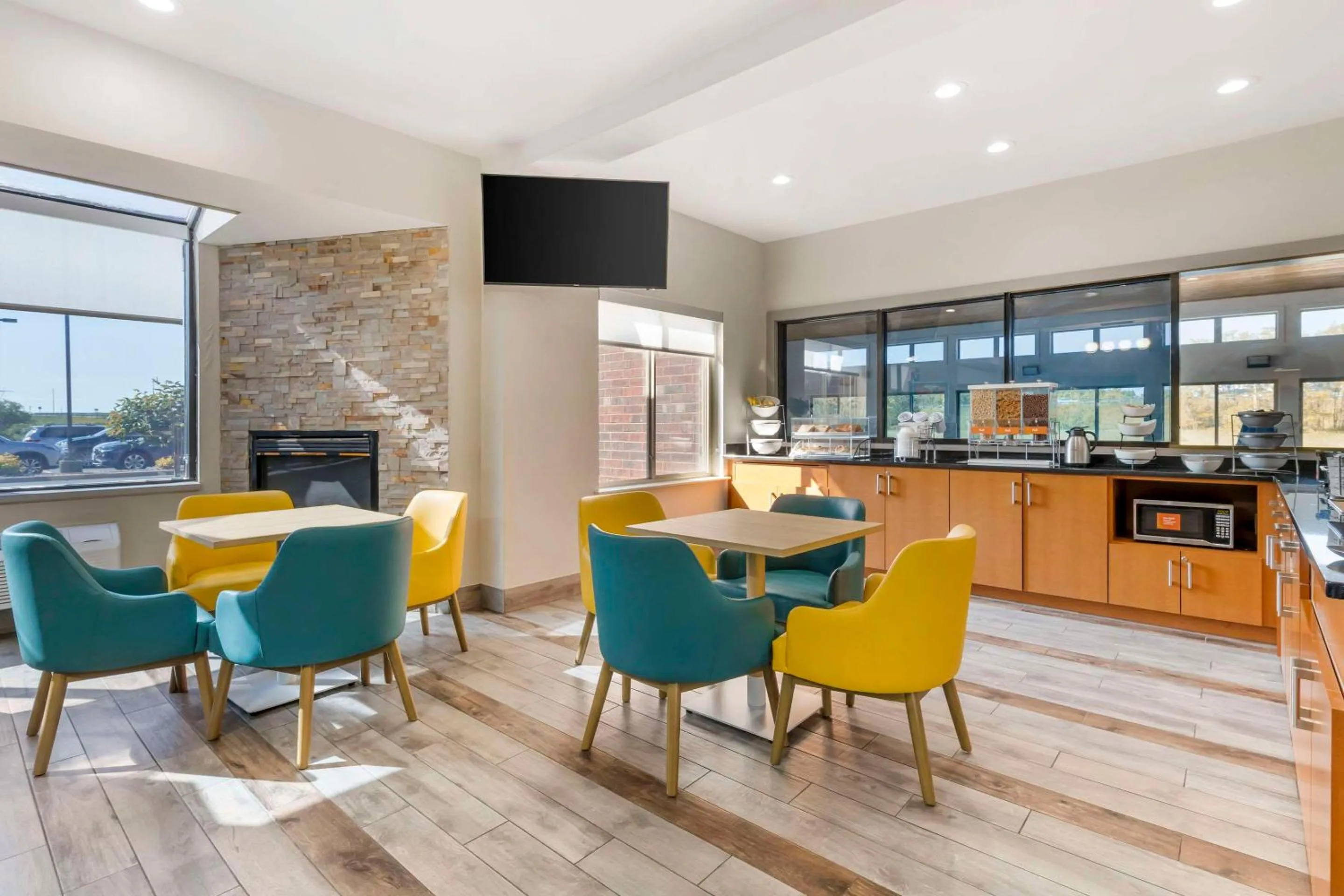 Breakfast in Comfort Inn & Suites