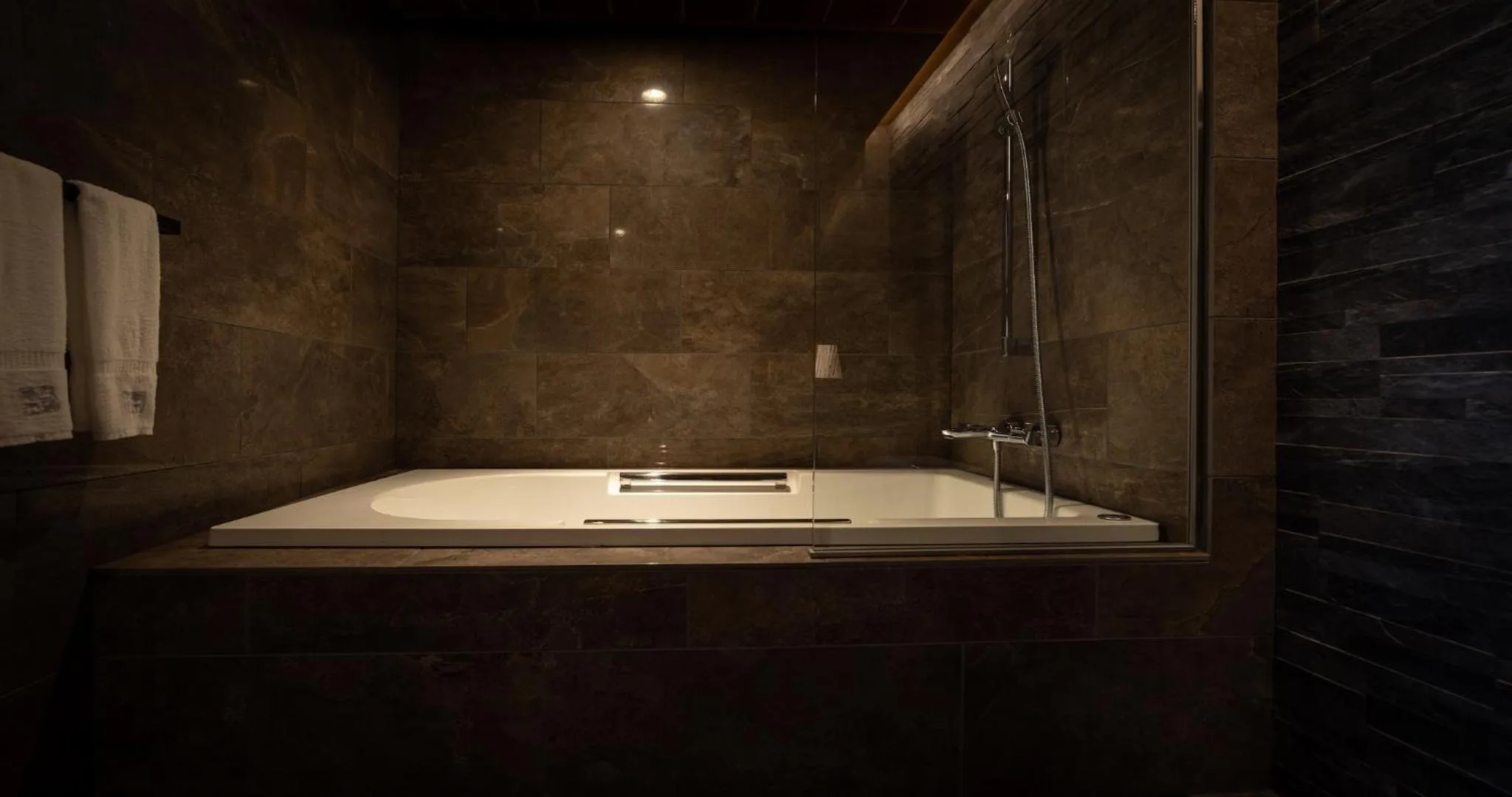 Shower in Higashiyama Shikikaboku