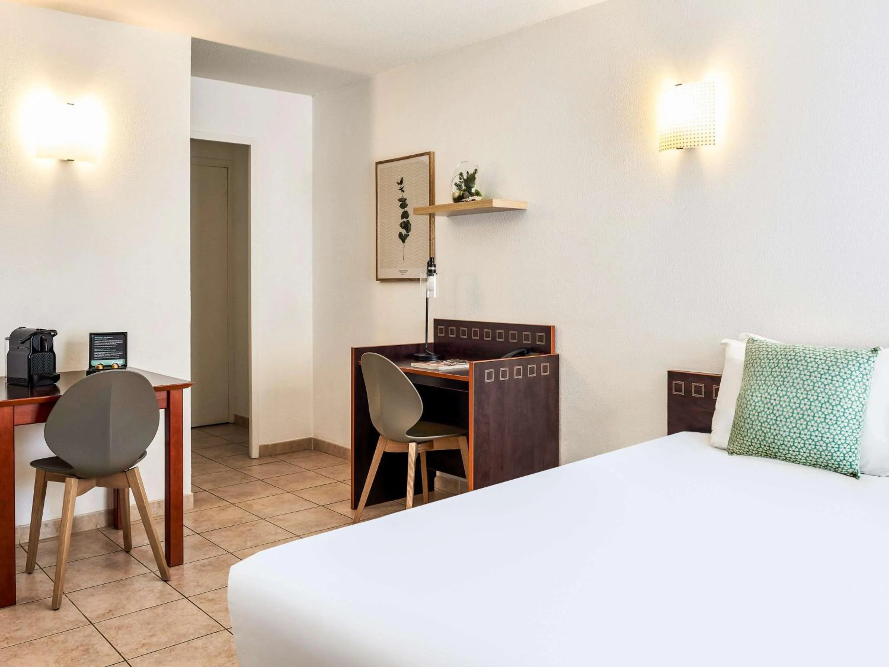 Bedroom, Bed in Aparthotel Adagio Access Nice Acropolis