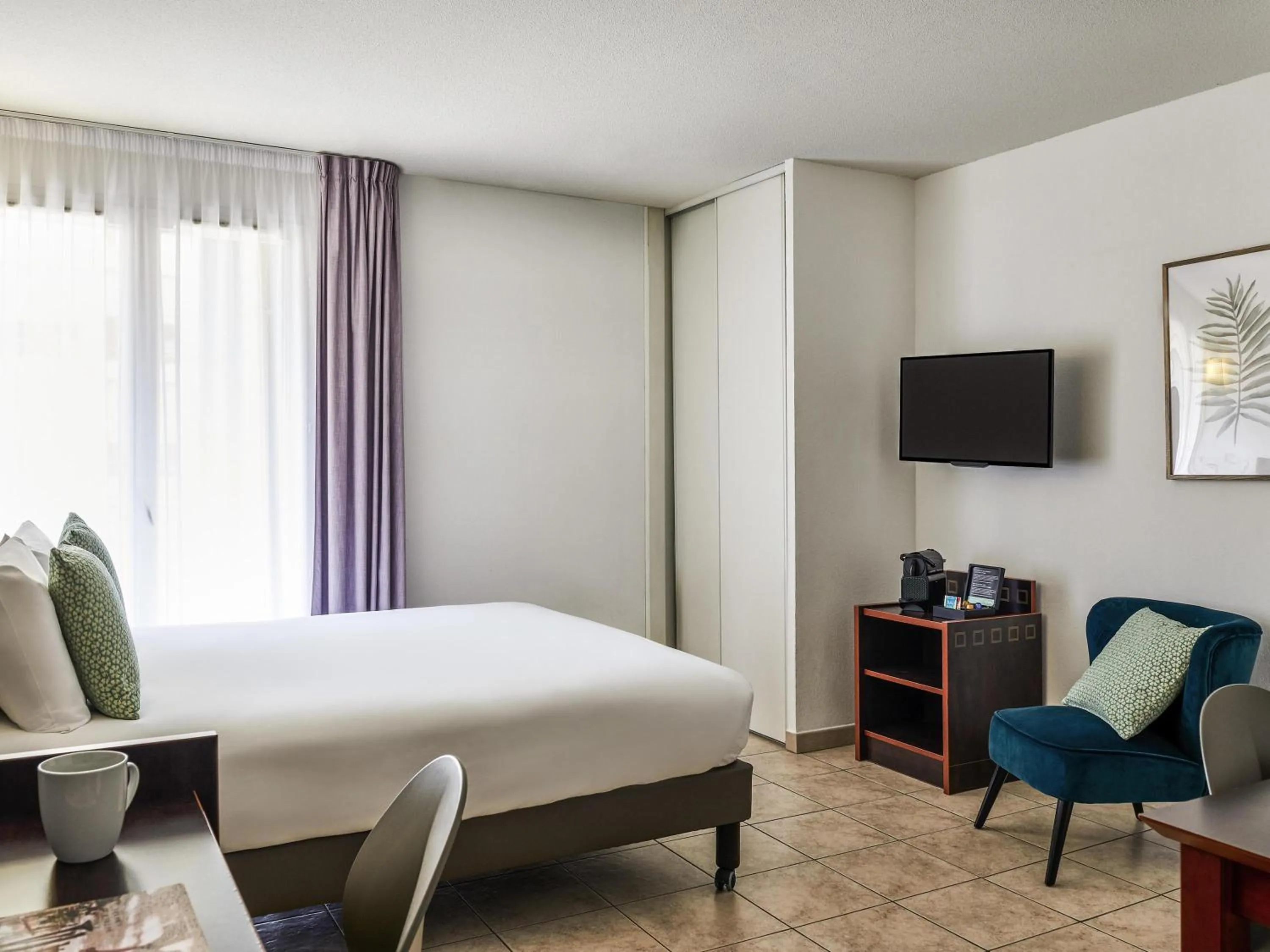 Bedroom, Bed in Aparthotel Adagio Access Nice Garibaldi