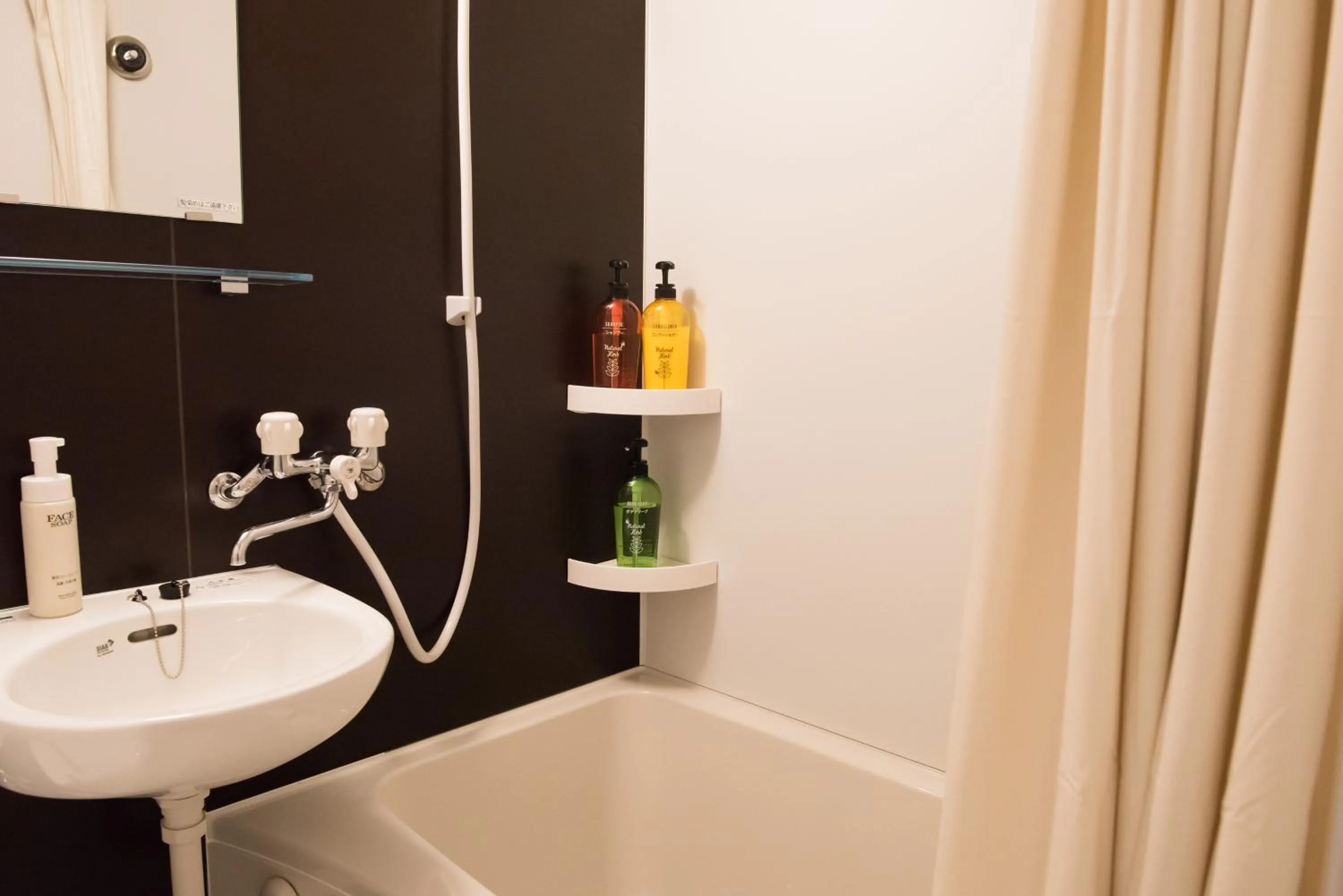 Shower in Crown Hotel Okinawa Annex