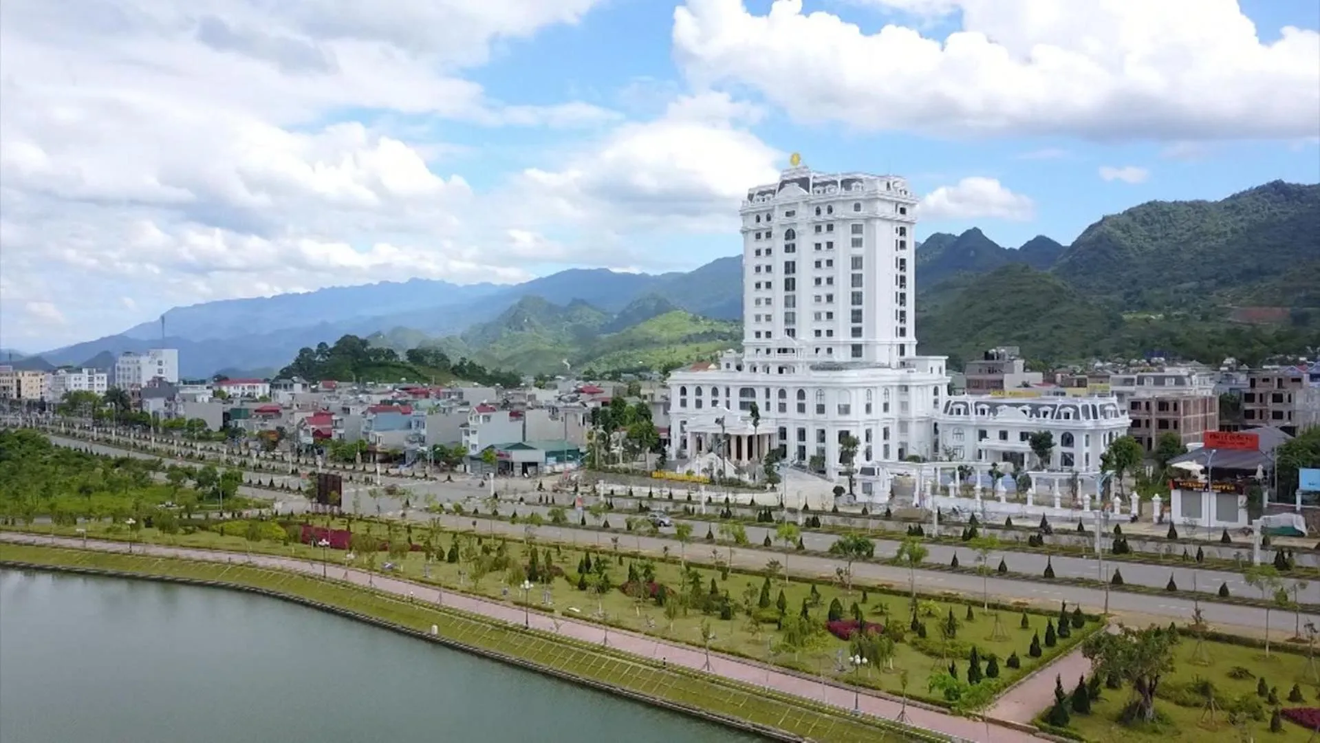 Hoang Nham Luxury Hotel