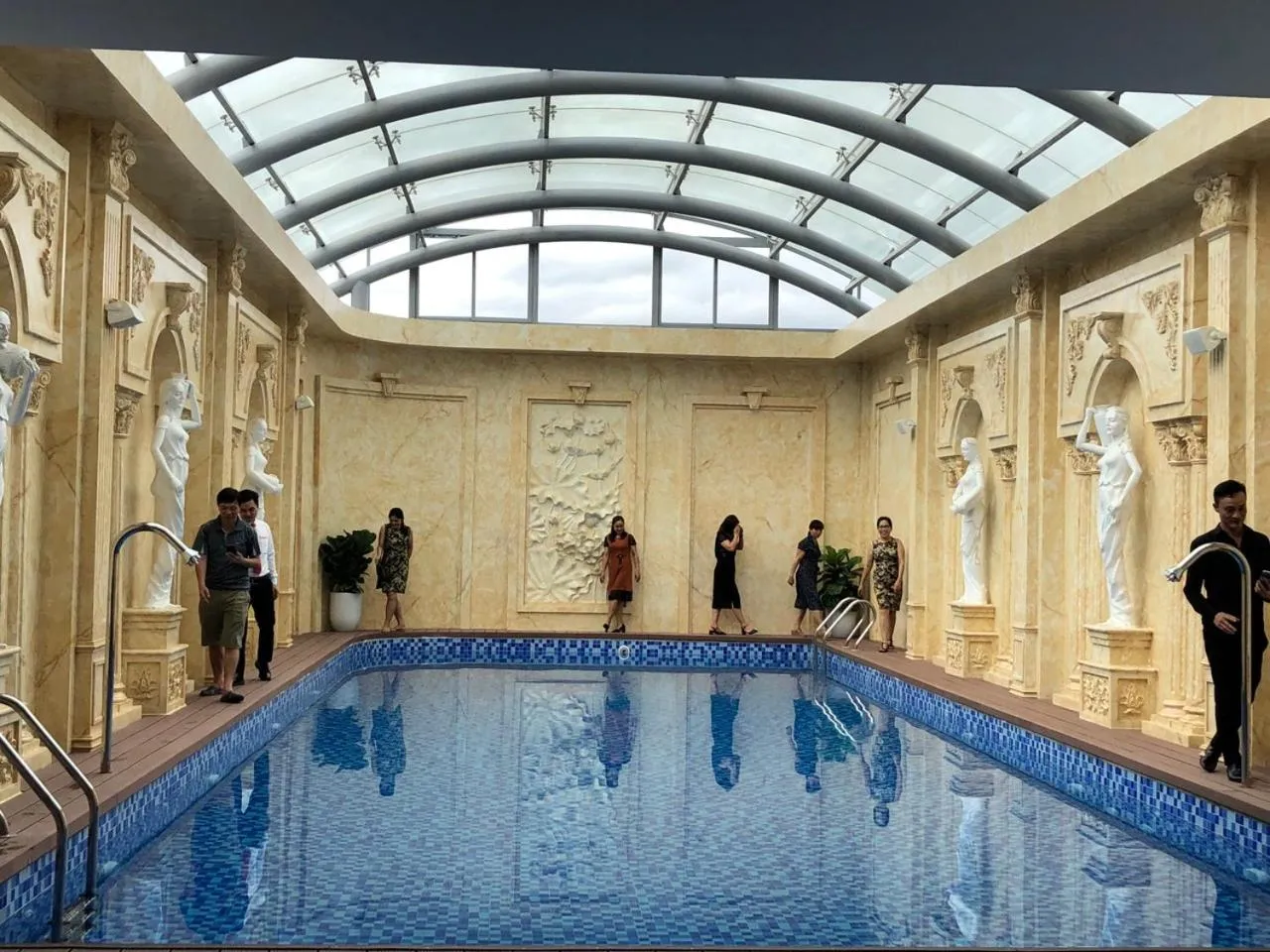 Swimming pool in Hoang Nham Luxury Hotel