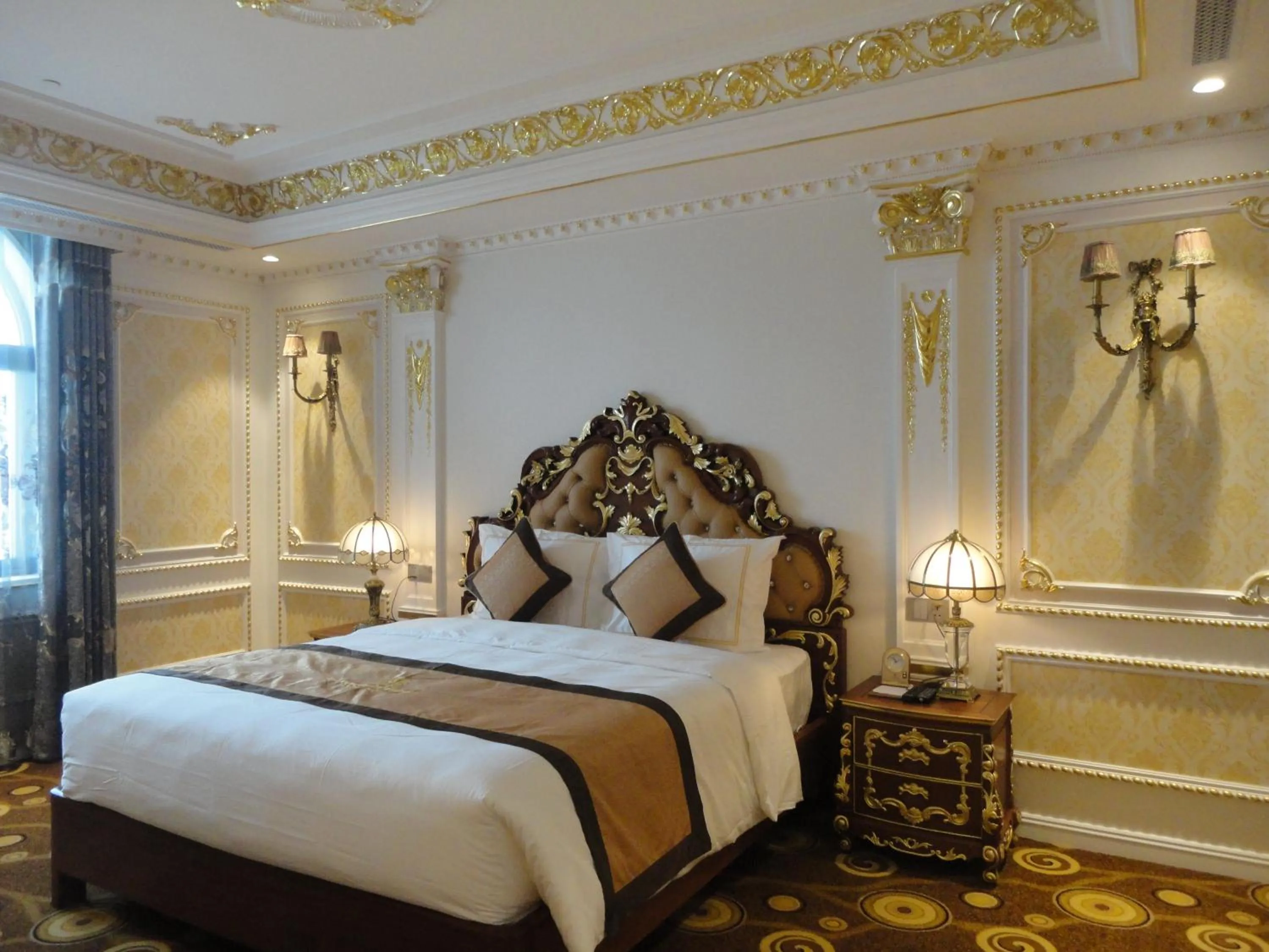 Hoang Nham Luxury Hotel