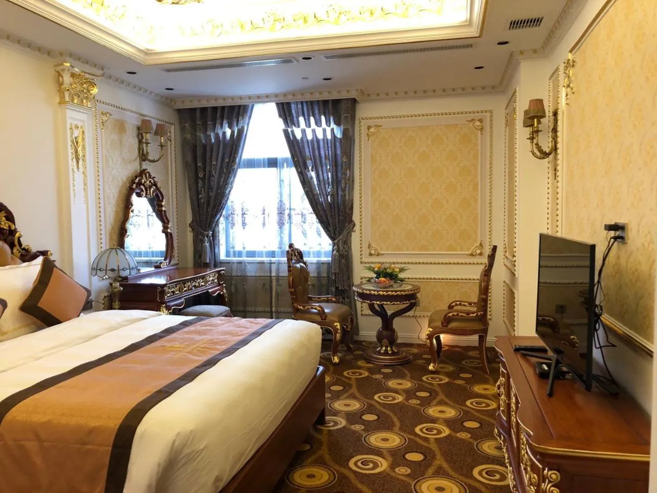 Hoang Nham Luxury Hotel