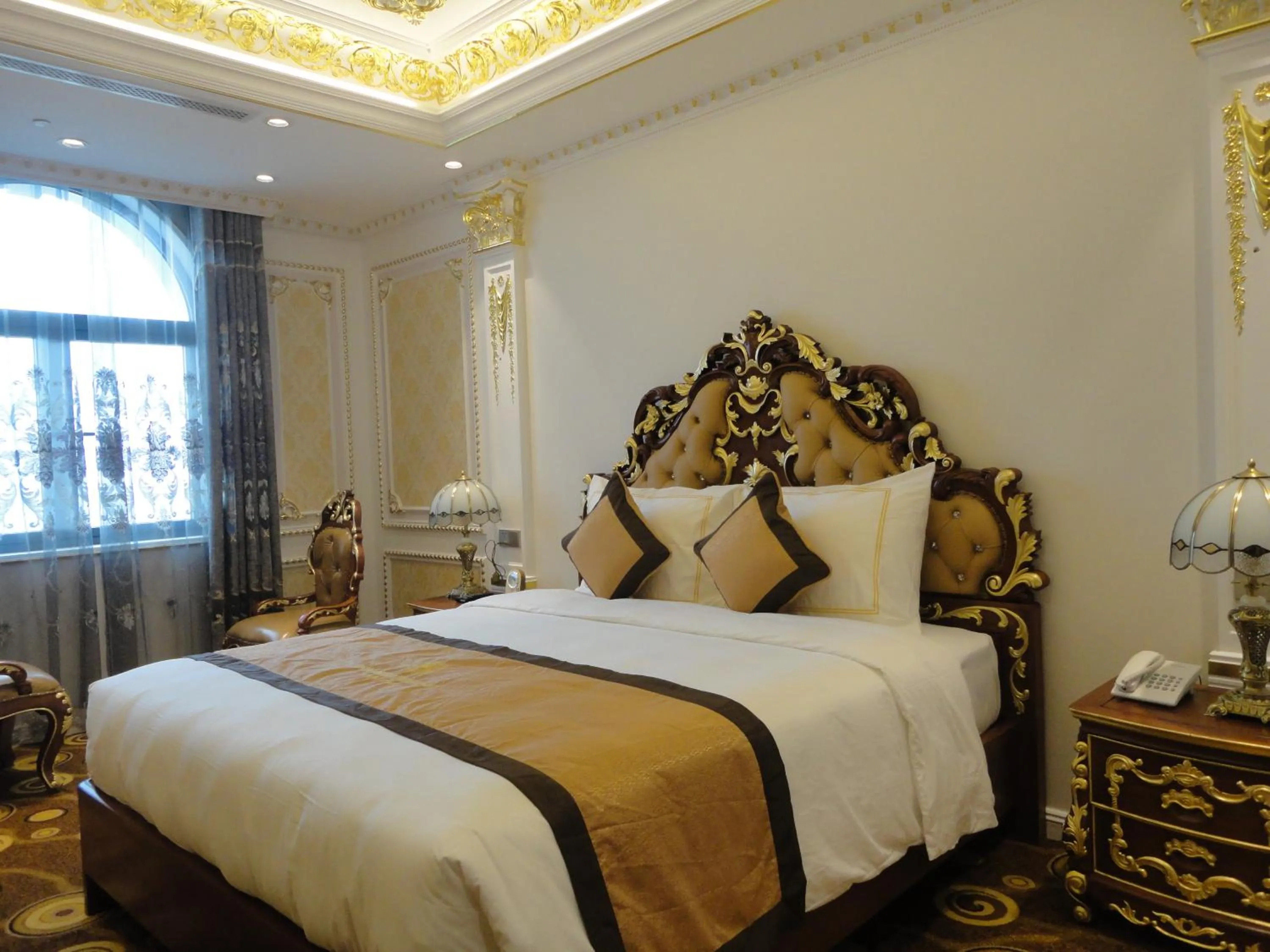 Hoang Nham Luxury Hotel