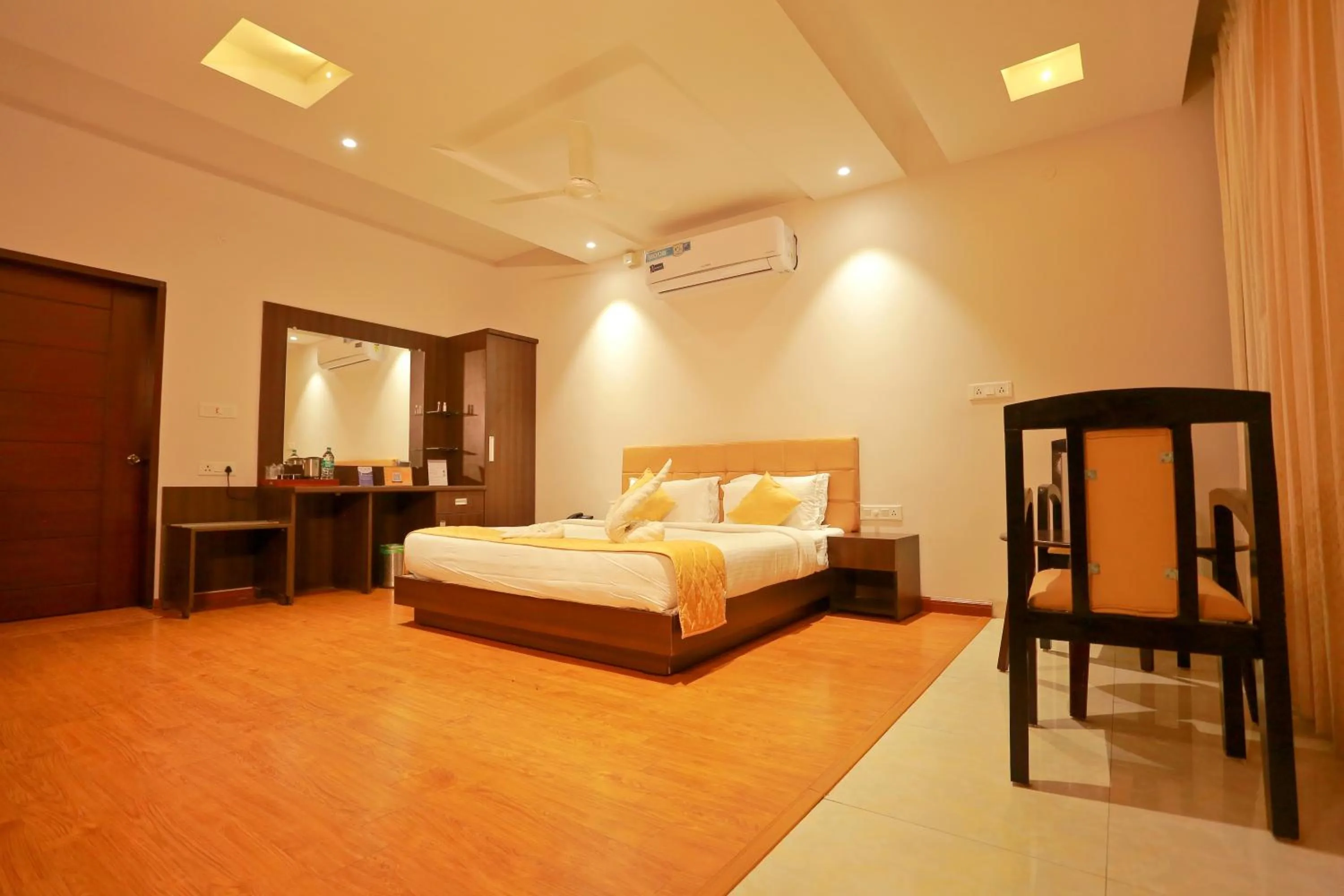 Bed in Grand Signature Hotel & spa