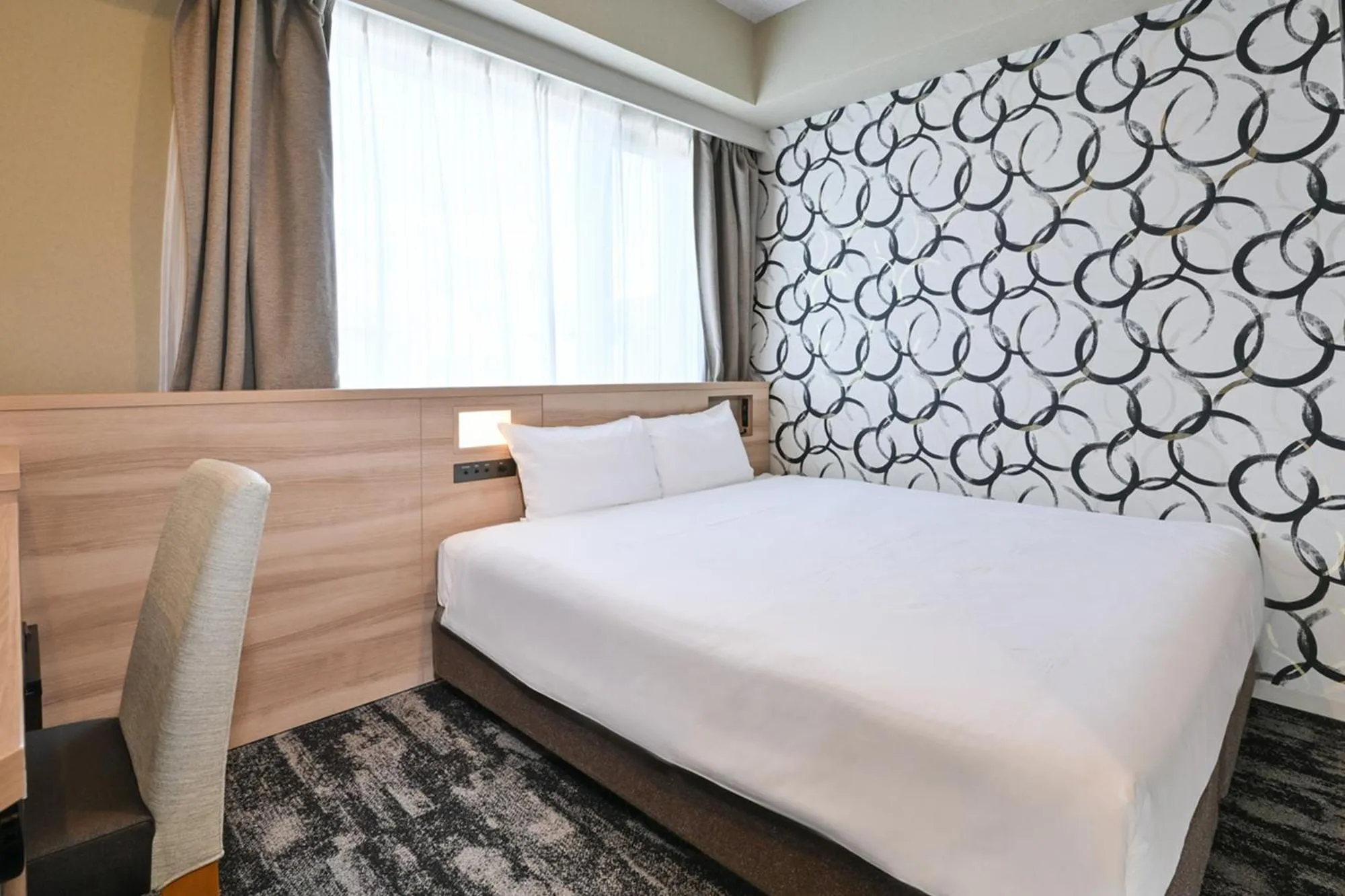 Bed in Sanco Inn Kyoto Hachijoguchi Shikinoyu