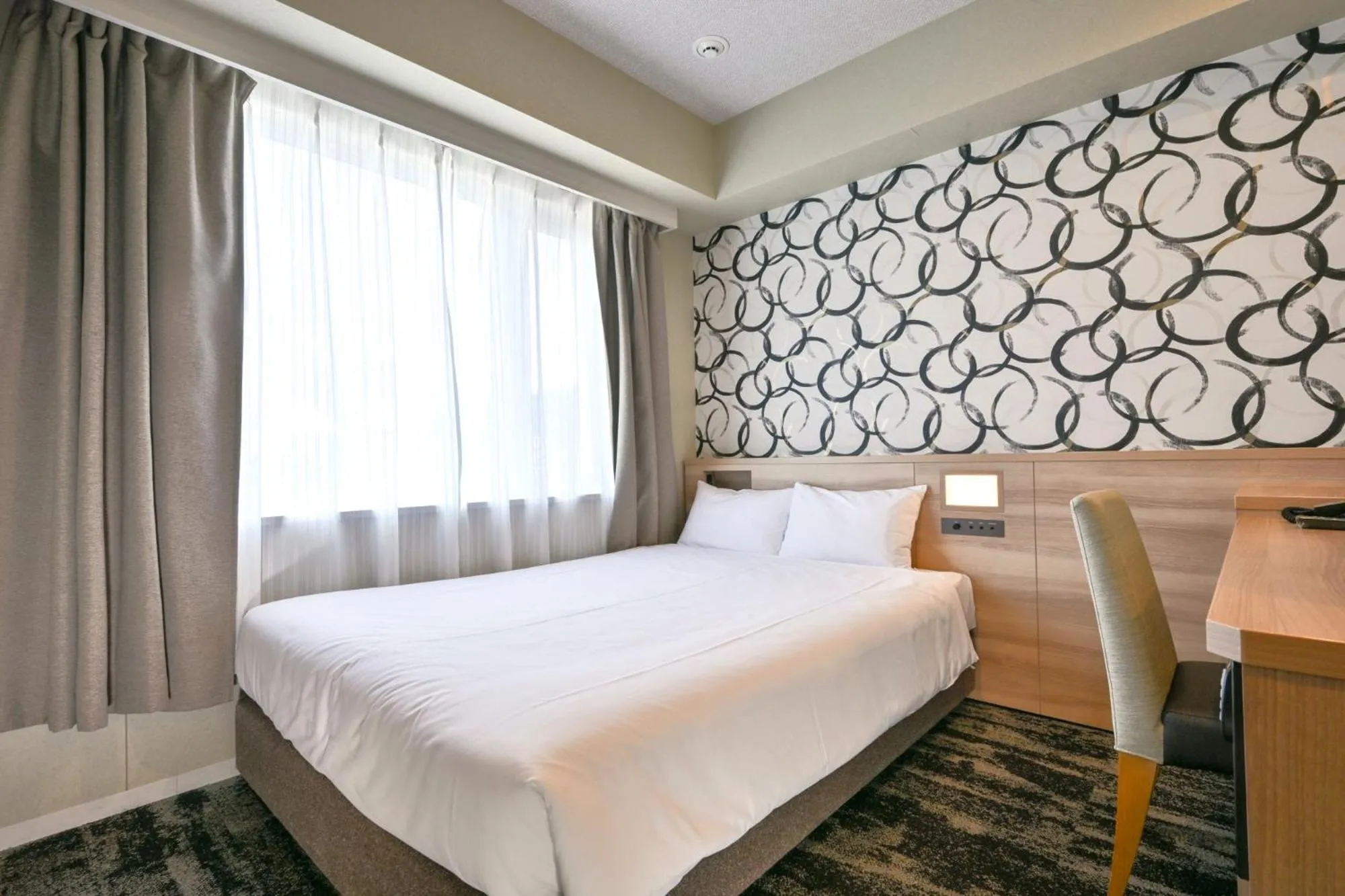 Bed in Sanco Inn Kyoto Hachijoguchi Shikinoyu