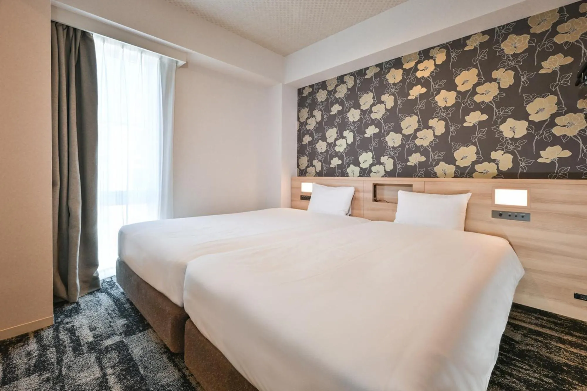 Bed in Sanco Inn Kyoto Hachijoguchi Shikinoyu