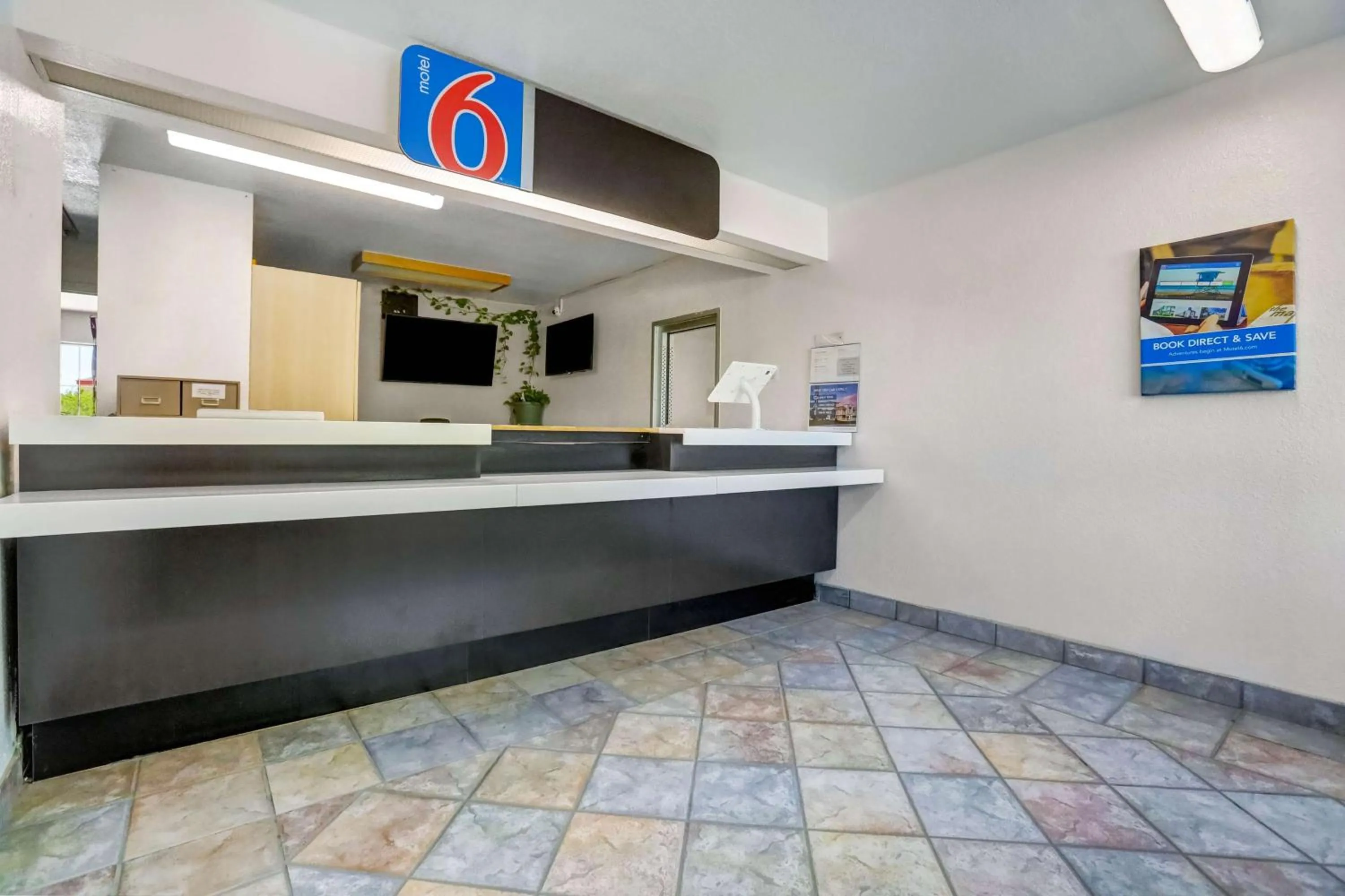 Lobby or reception in Motel 6-Red Bluff, CA
