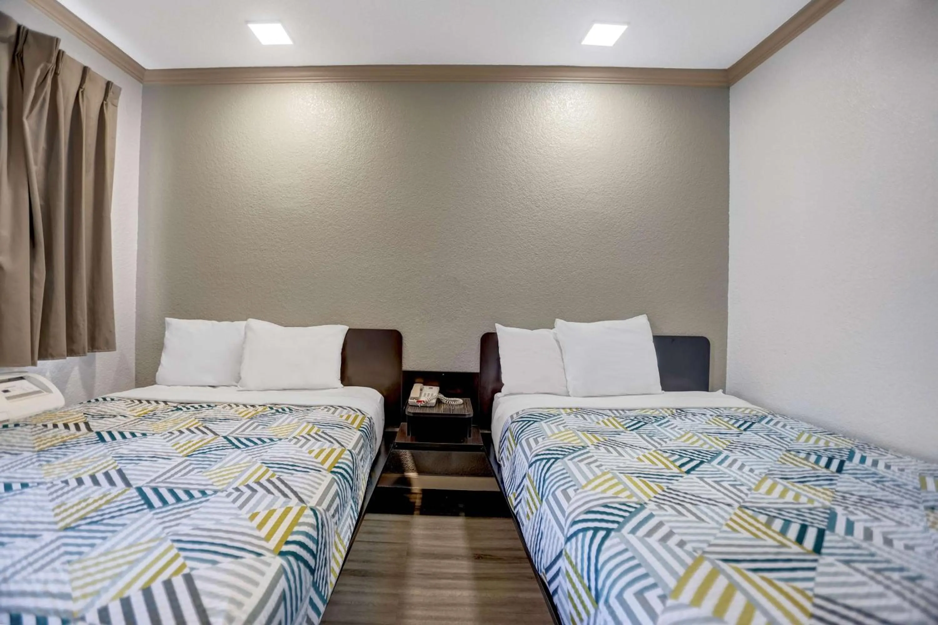 Photo of the whole room, Bed in Motel 6-Red Bluff, CA