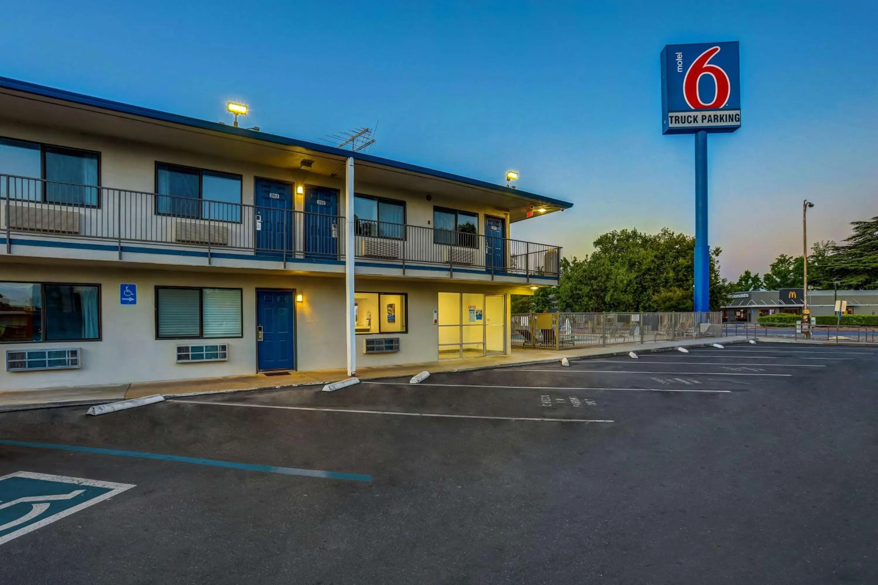 Property building in Motel 6-Red Bluff, CA