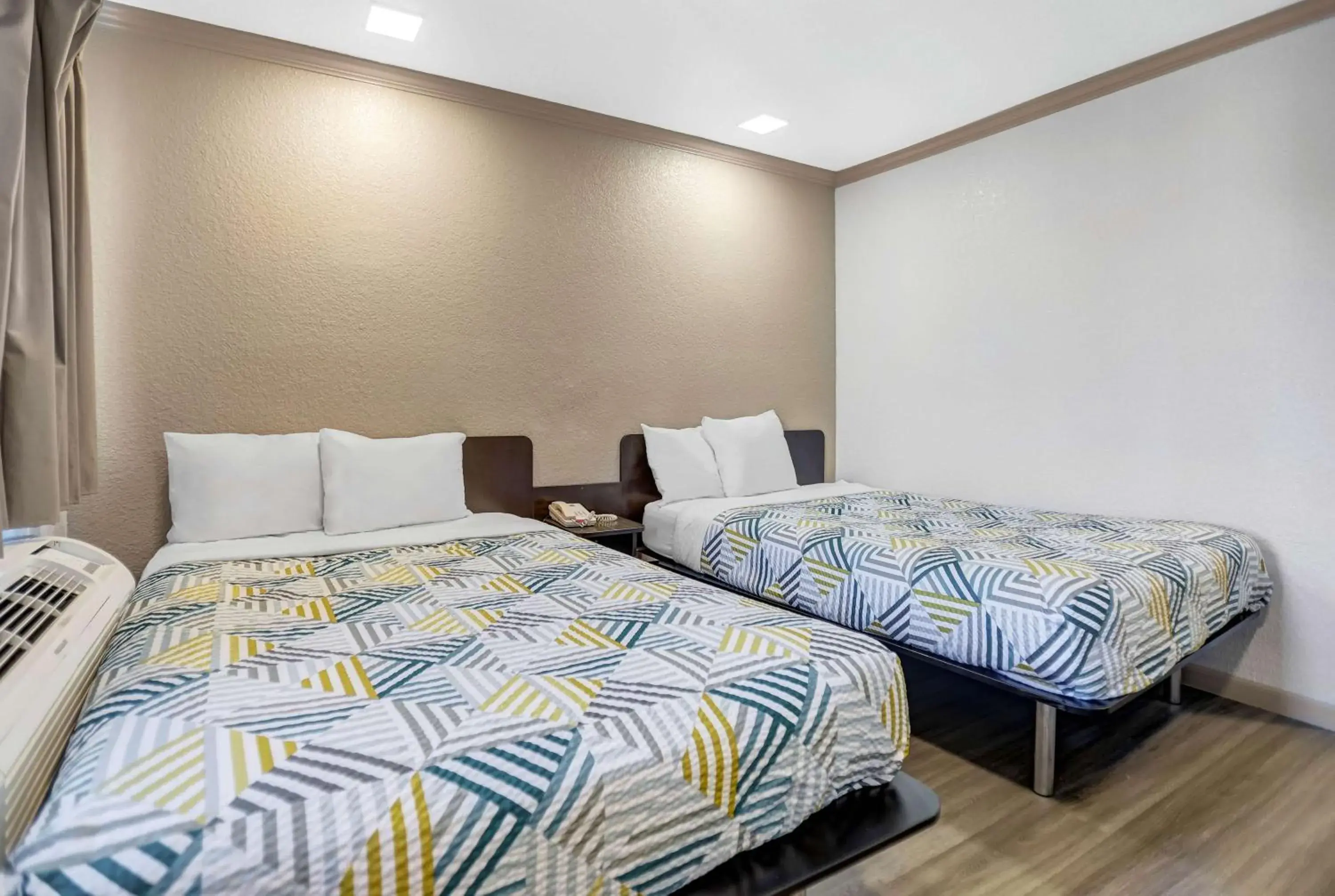 Quadruple Room - Smoking in Motel 6-Red Bluff, CA Quadruple Room - Smoking in Motel 6-Red Bluff, CA