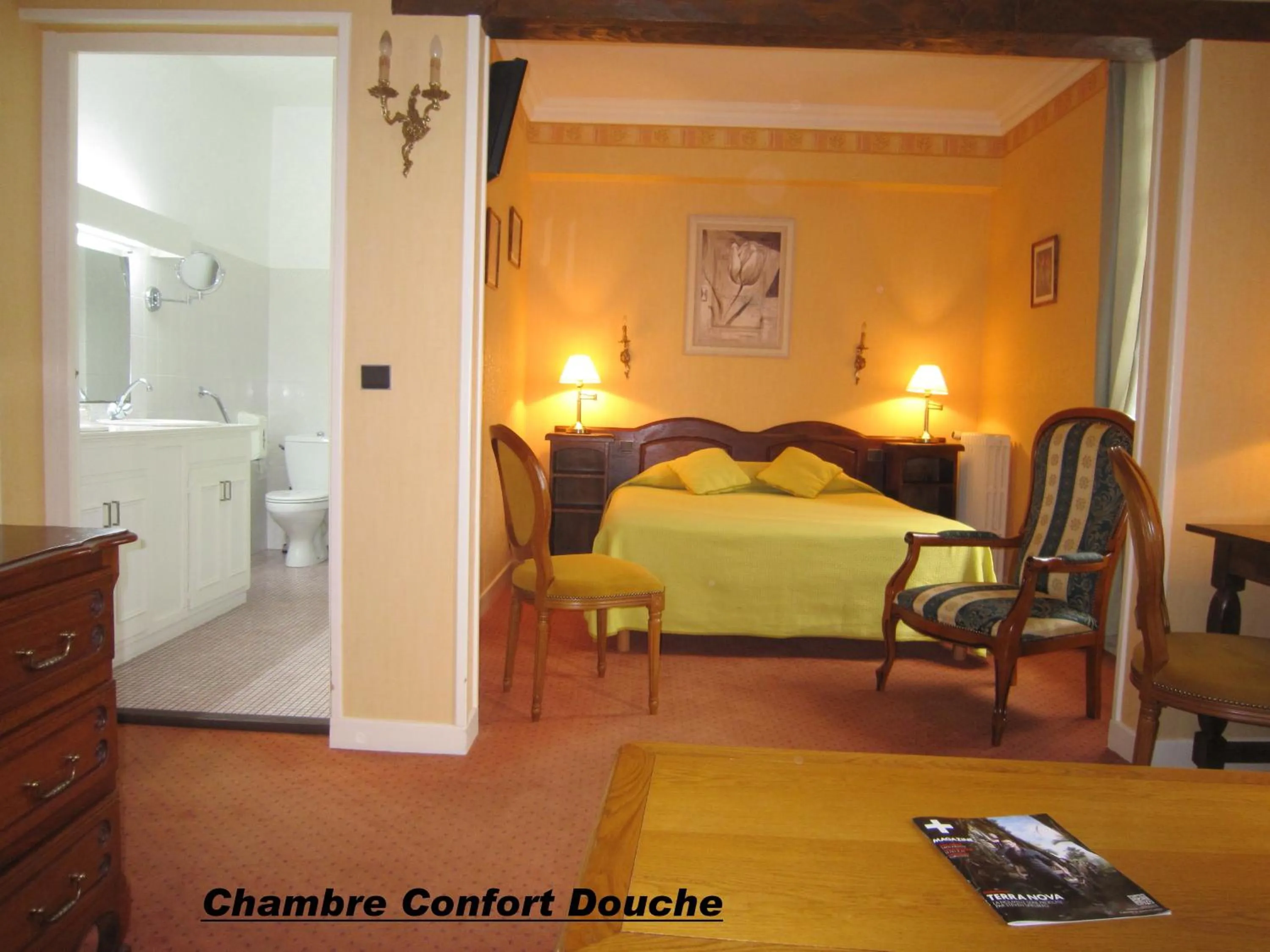 Photo of the whole room, Bed in Hostellerie de la Bouriane