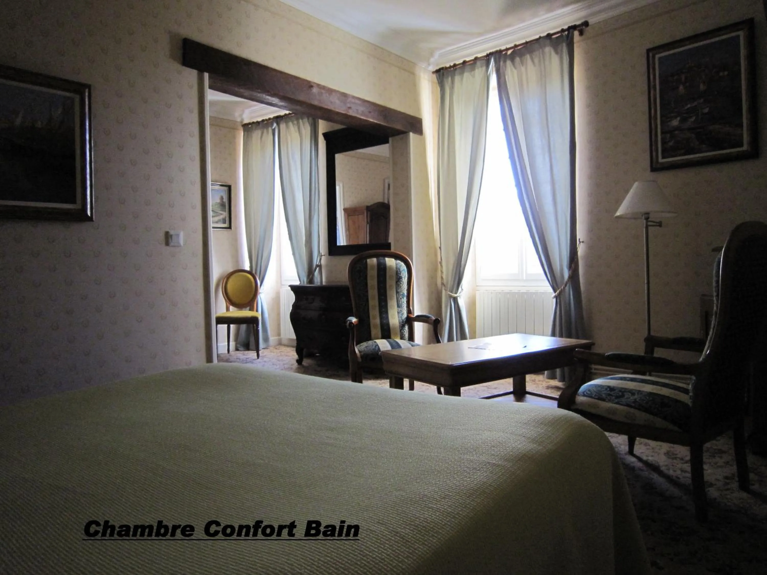 Photo of the whole room, Bed in Hostellerie de la Bouriane