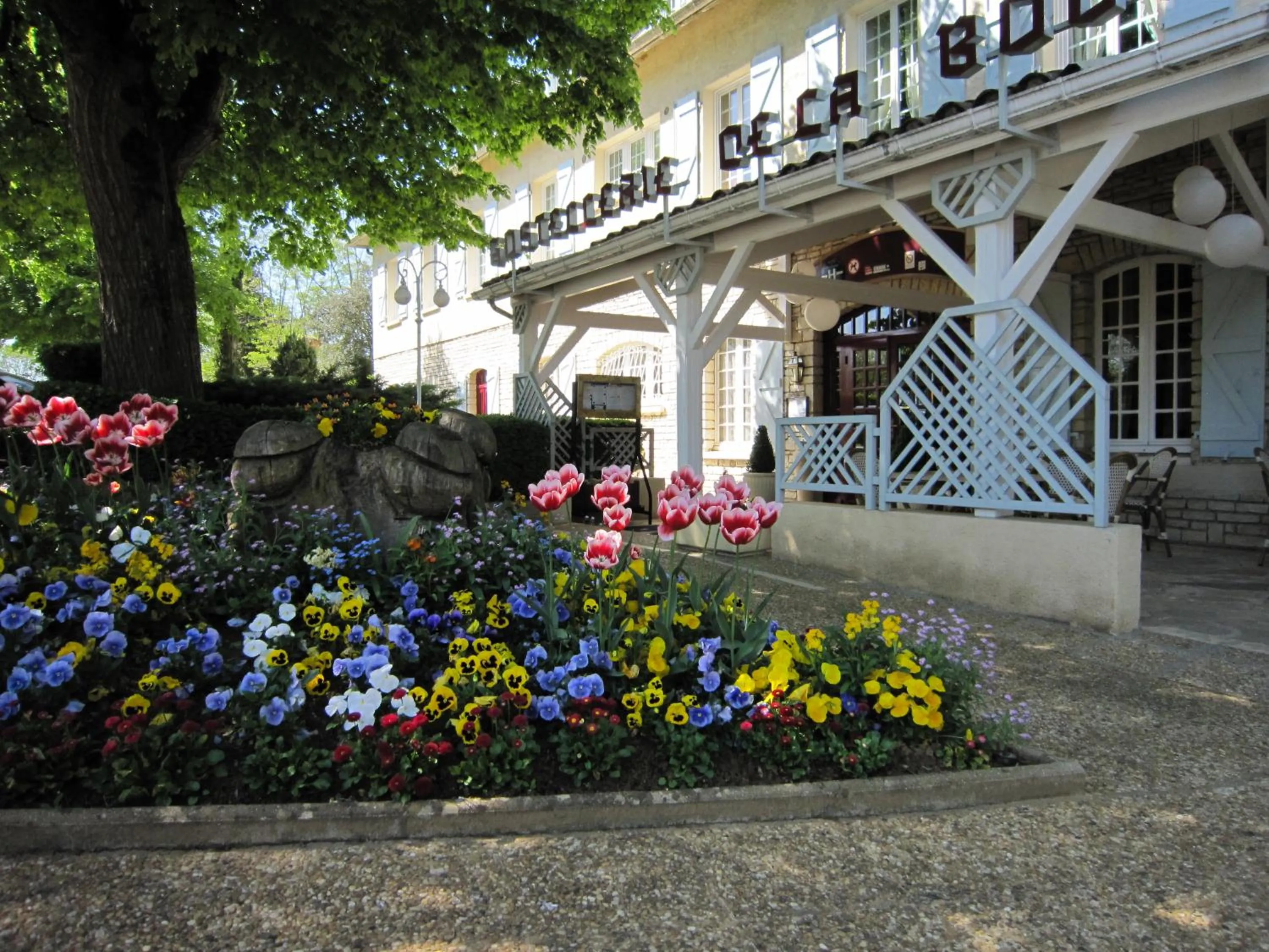 Facade/entrance in Hostellerie de la Bouriane