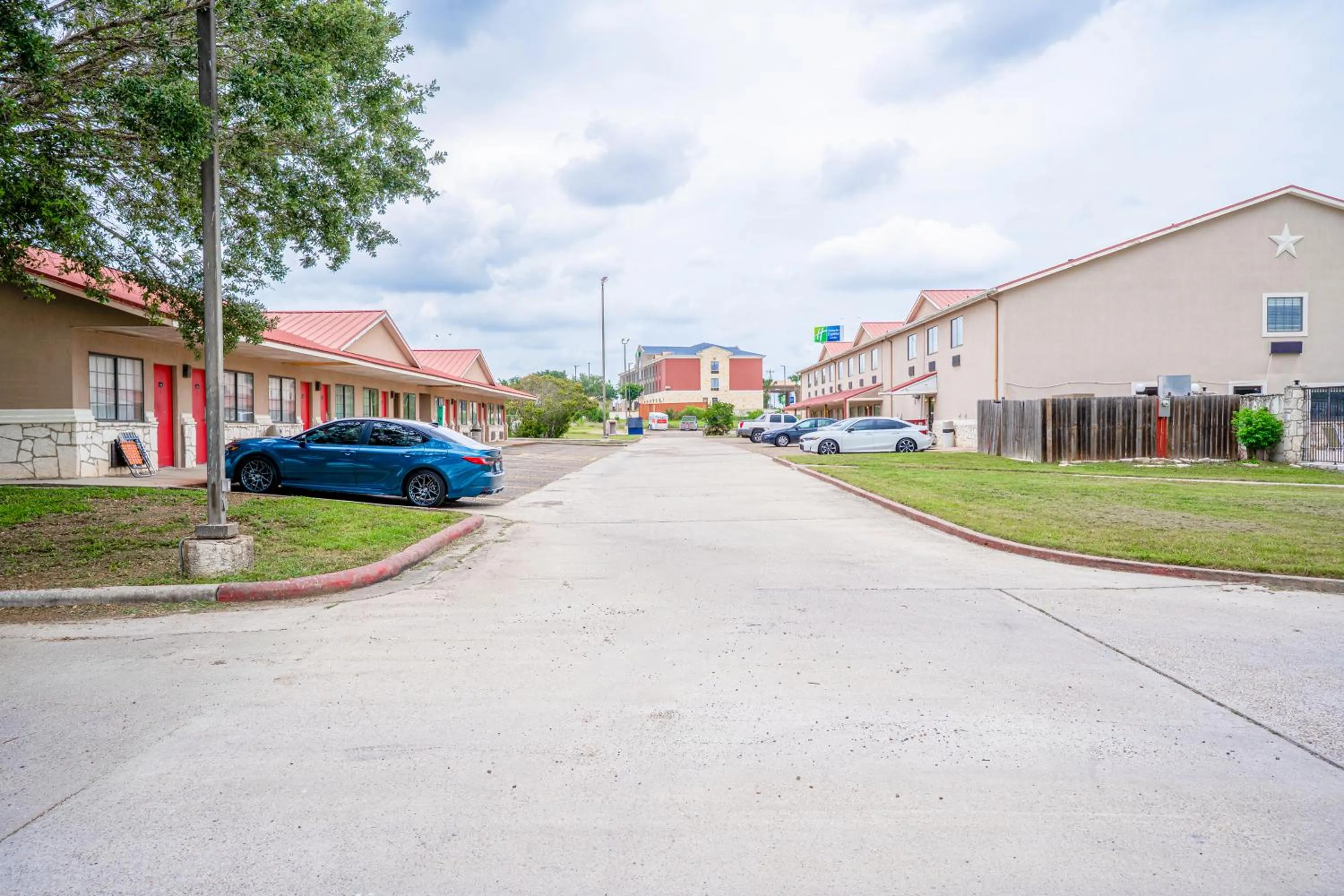 Parking in Texan Inn By OYO Beeville US-181