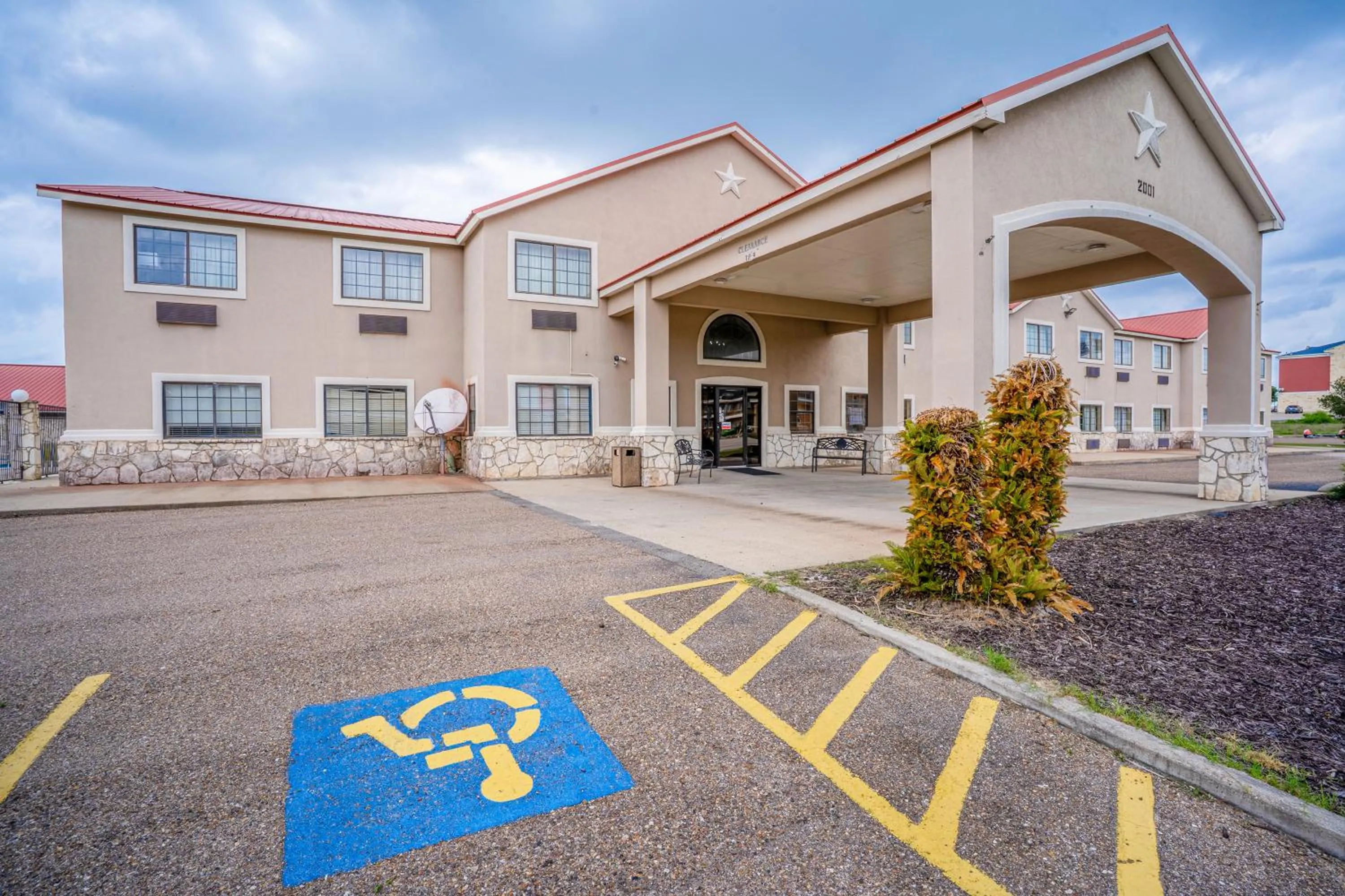 Parking in Texan Inn By OYO Beeville US-181
