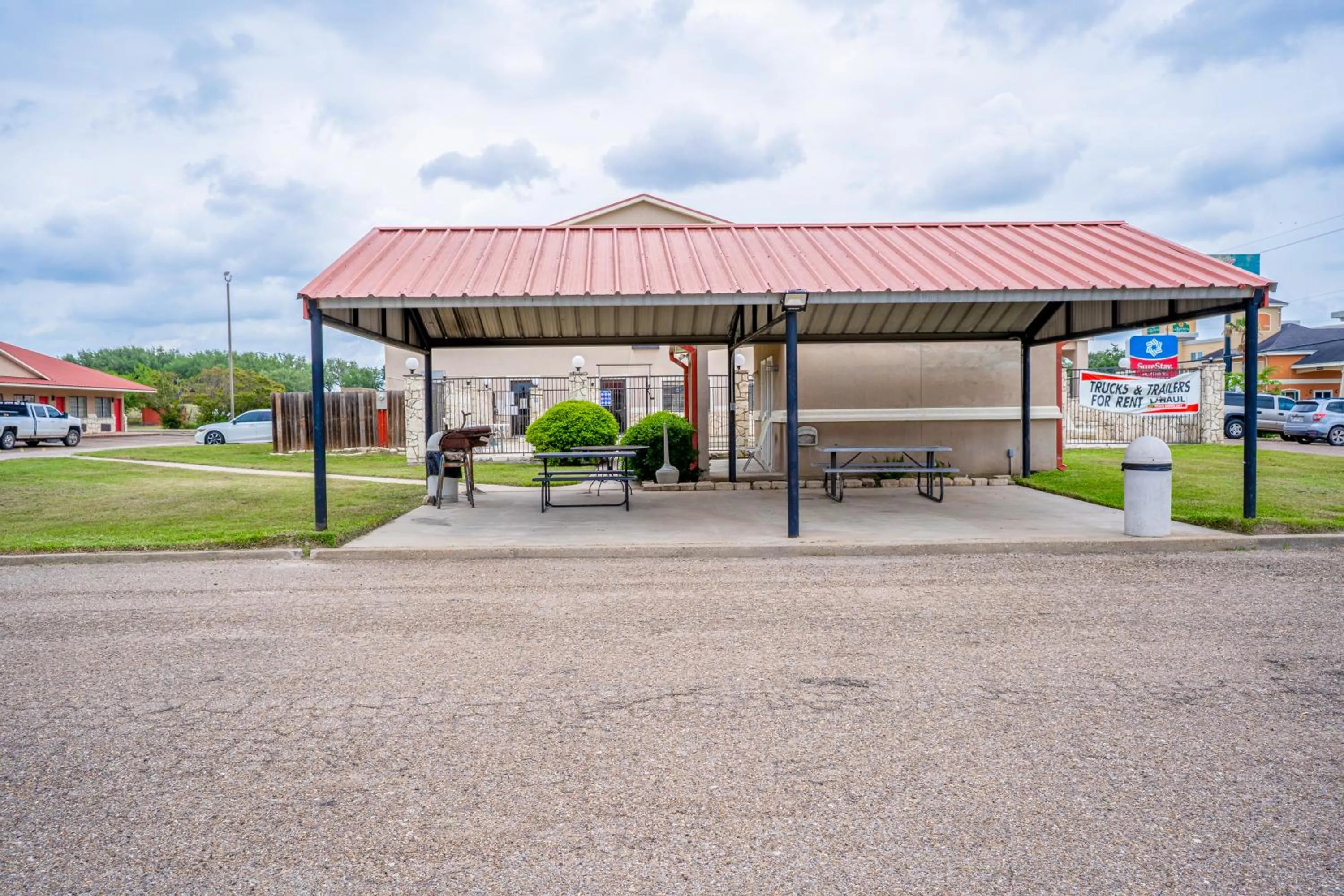 Facade/entrance in Texan Inn By OYO Beeville US-181