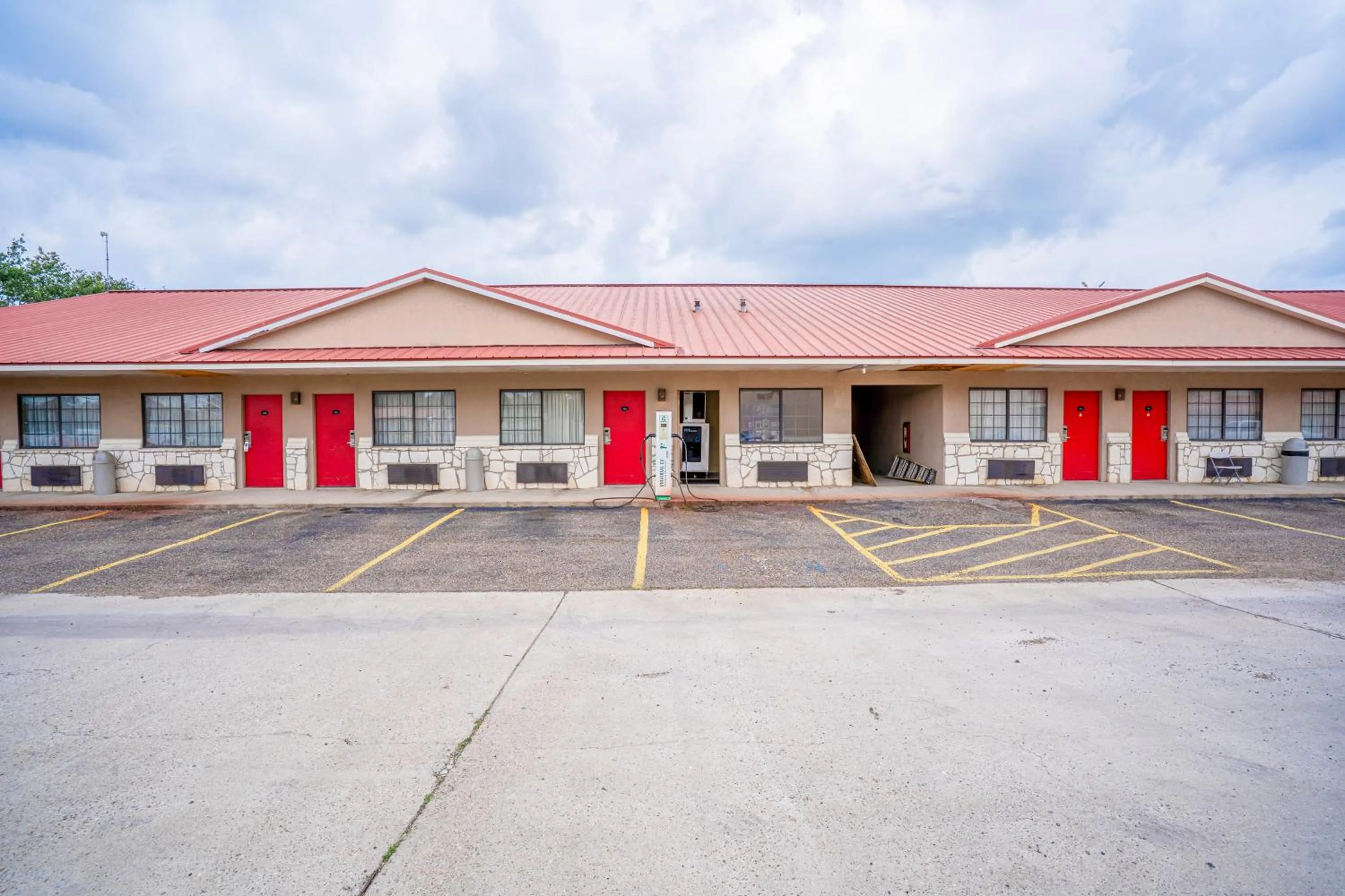 Property building in Texan Inn By OYO Beeville US-181