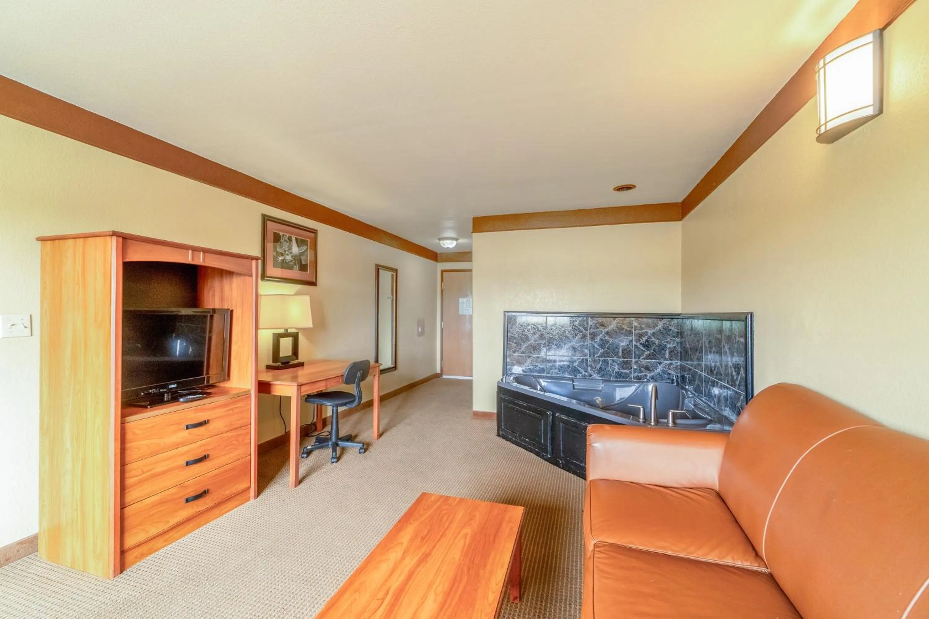 Hot Tub in Texan Inn By OYO Beeville US-181