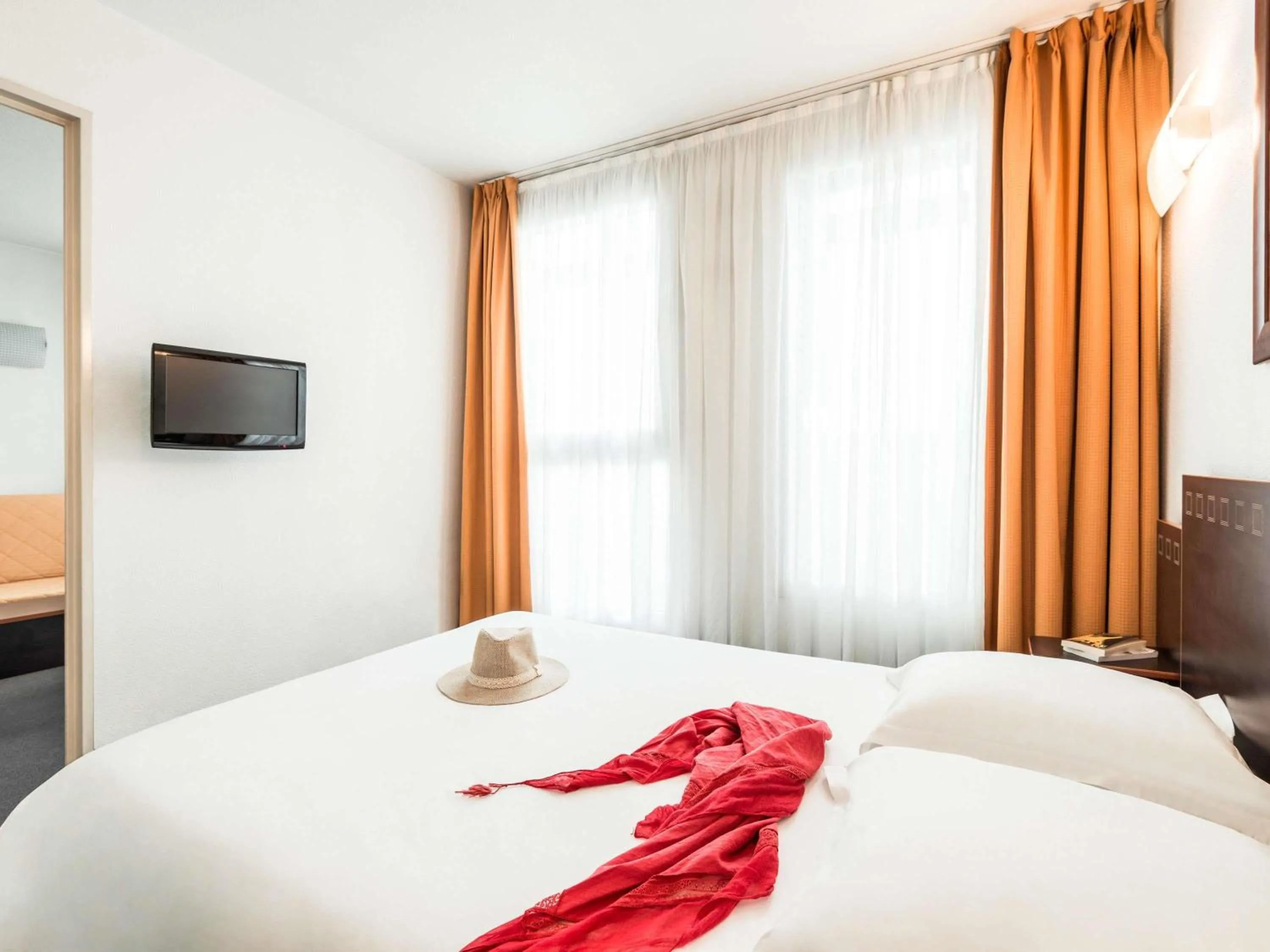 Bedroom, Bed in Aparthotel Adagio Access Toulouse Jolimont