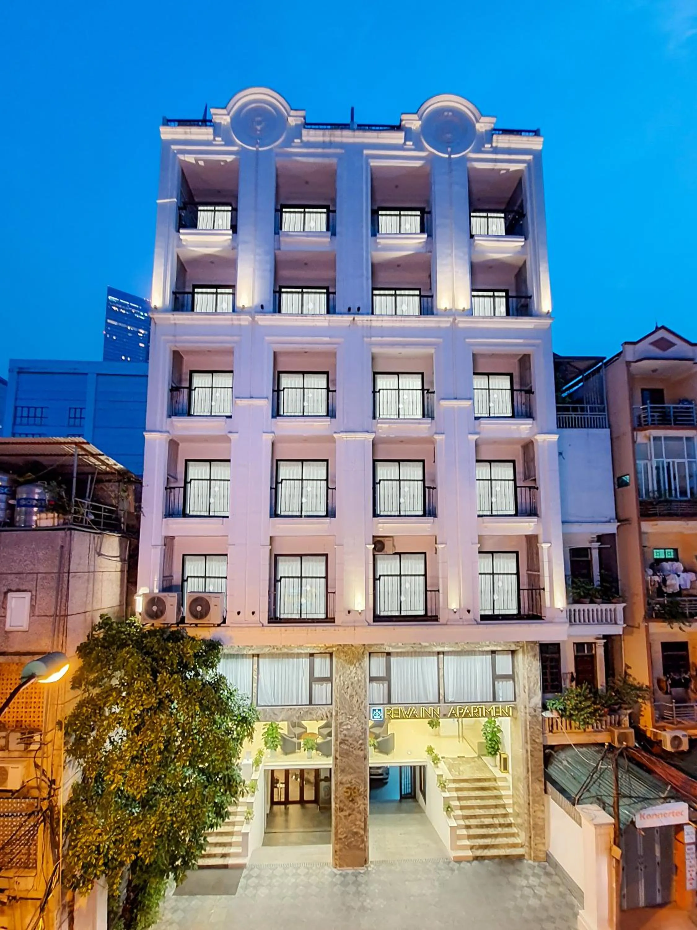 Property building in REIWA INN APARTMENT