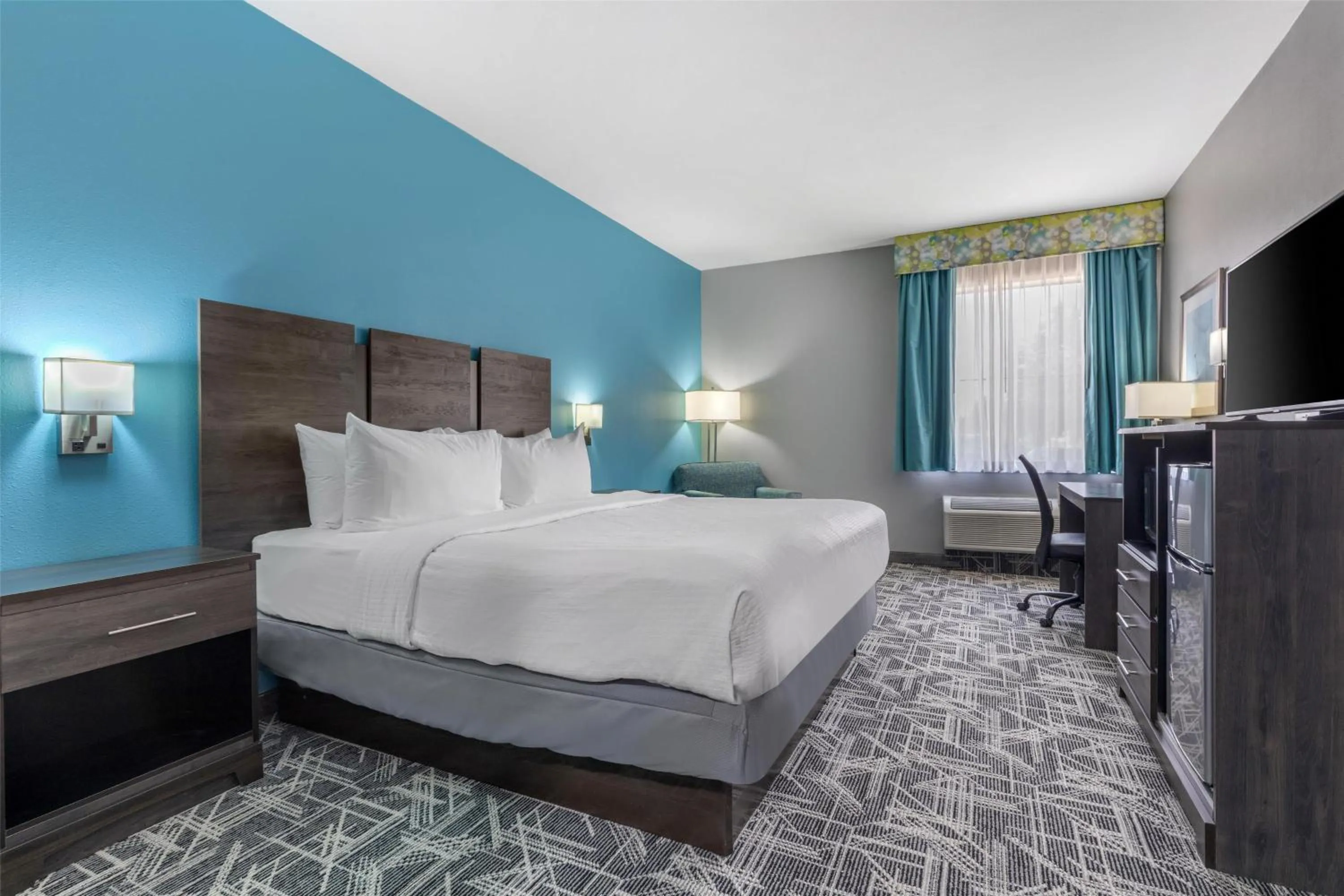 Bedroom, Bed in Best Western Executive Inn