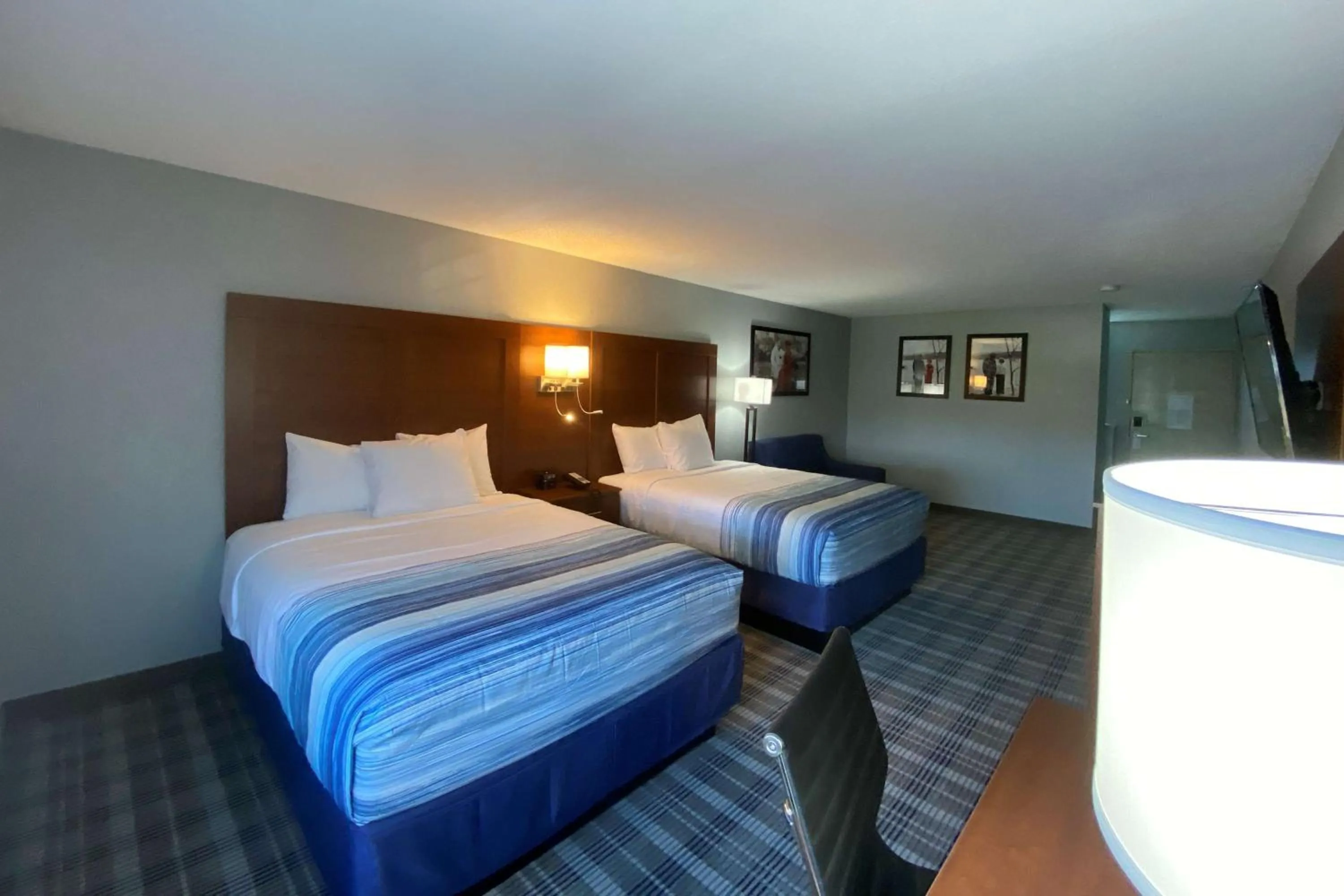 Bedroom, Bed in AmericInn by Wyndham Williamsburg