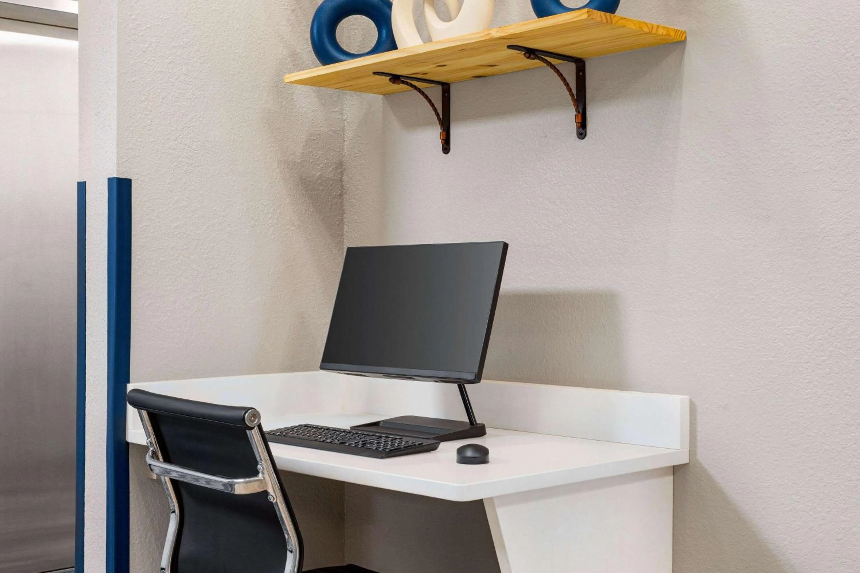 Business facilities in AmericInn by Wyndham Williamsburg