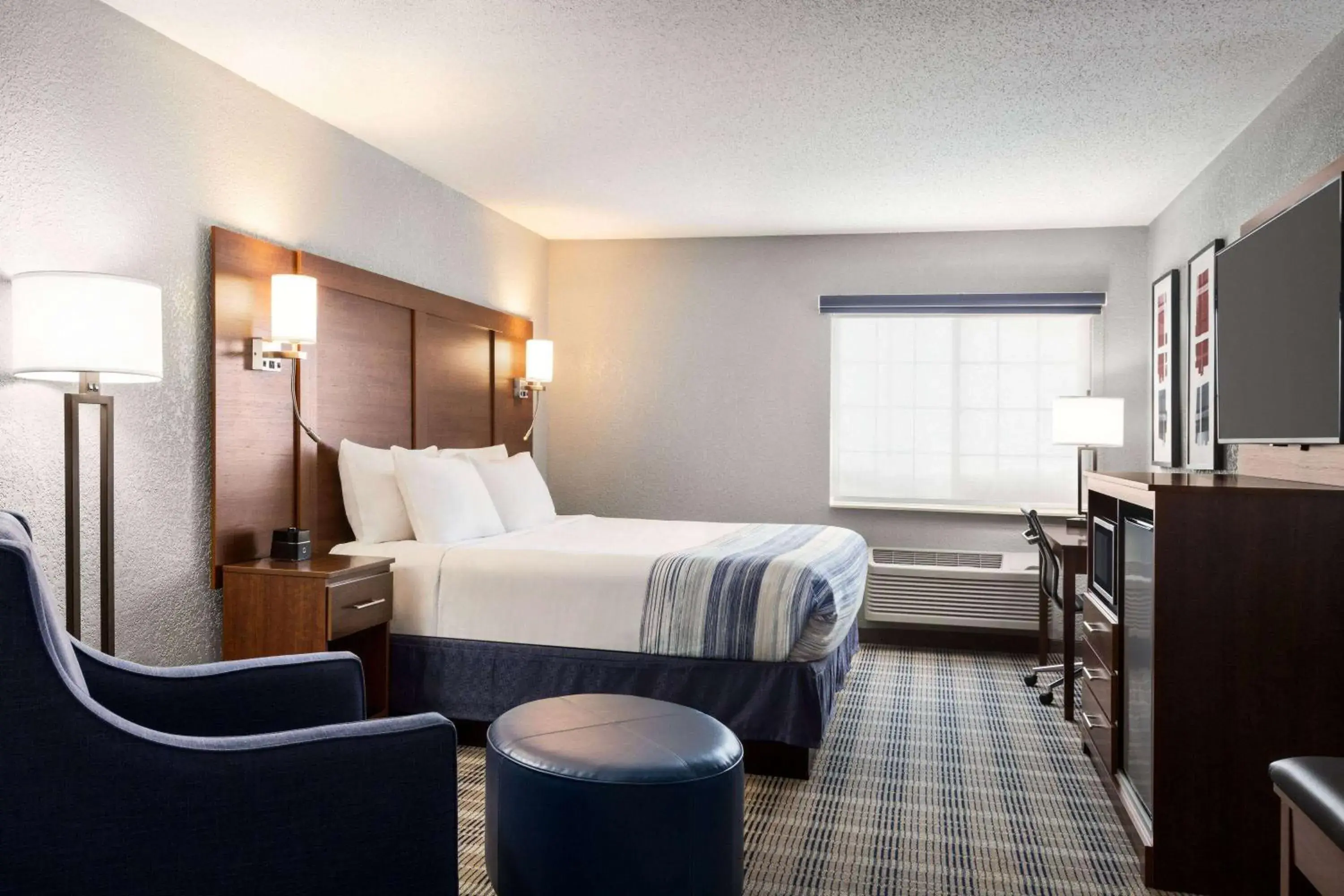 King Room - Non-Smoking in AmericInn by Wyndham Williamsburg King Room - Non-Smoking in AmericInn by Wyndham Williamsburg