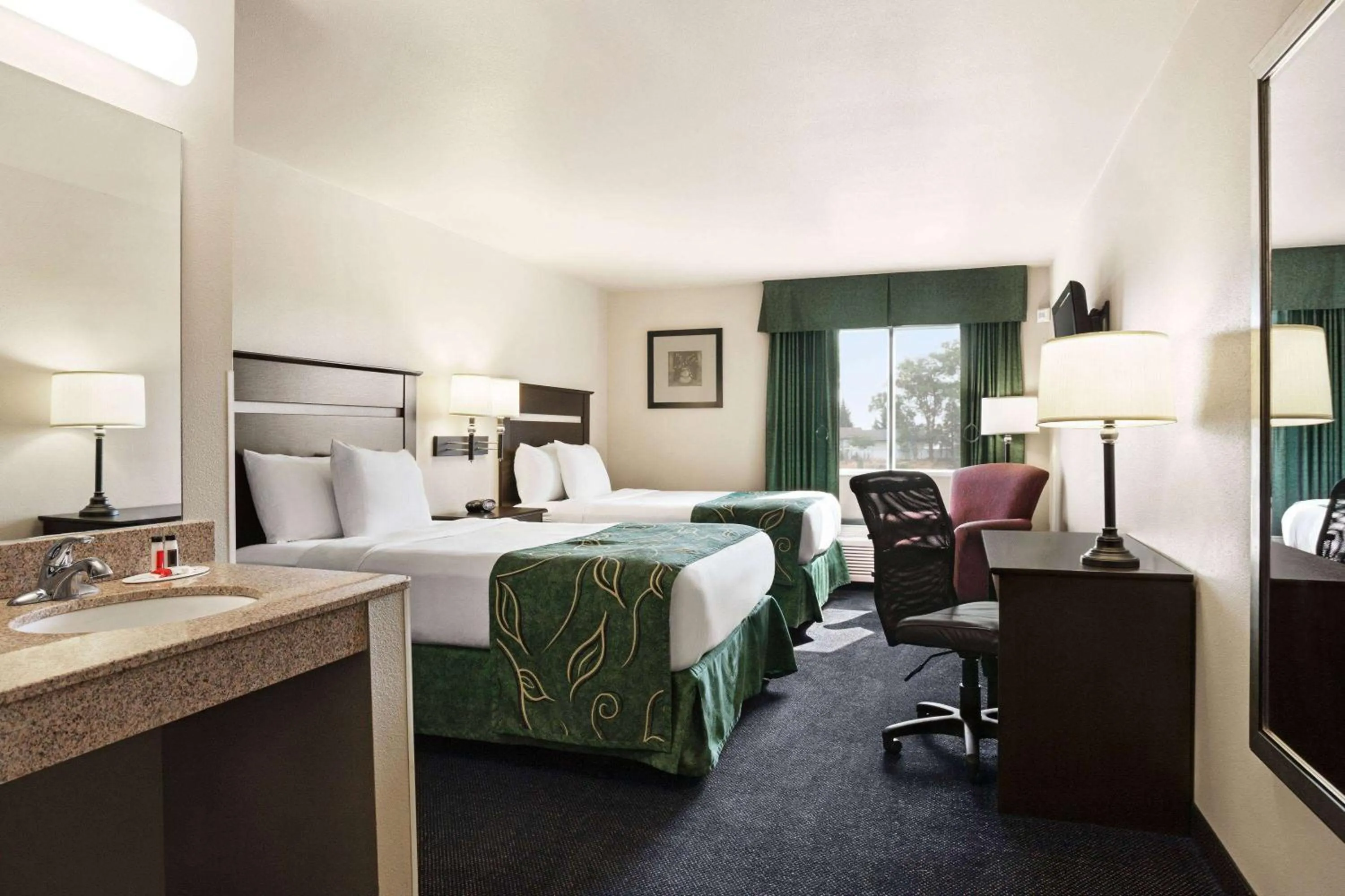 Photo of the whole room, Bed in Travelodge by Wyndham McAlester