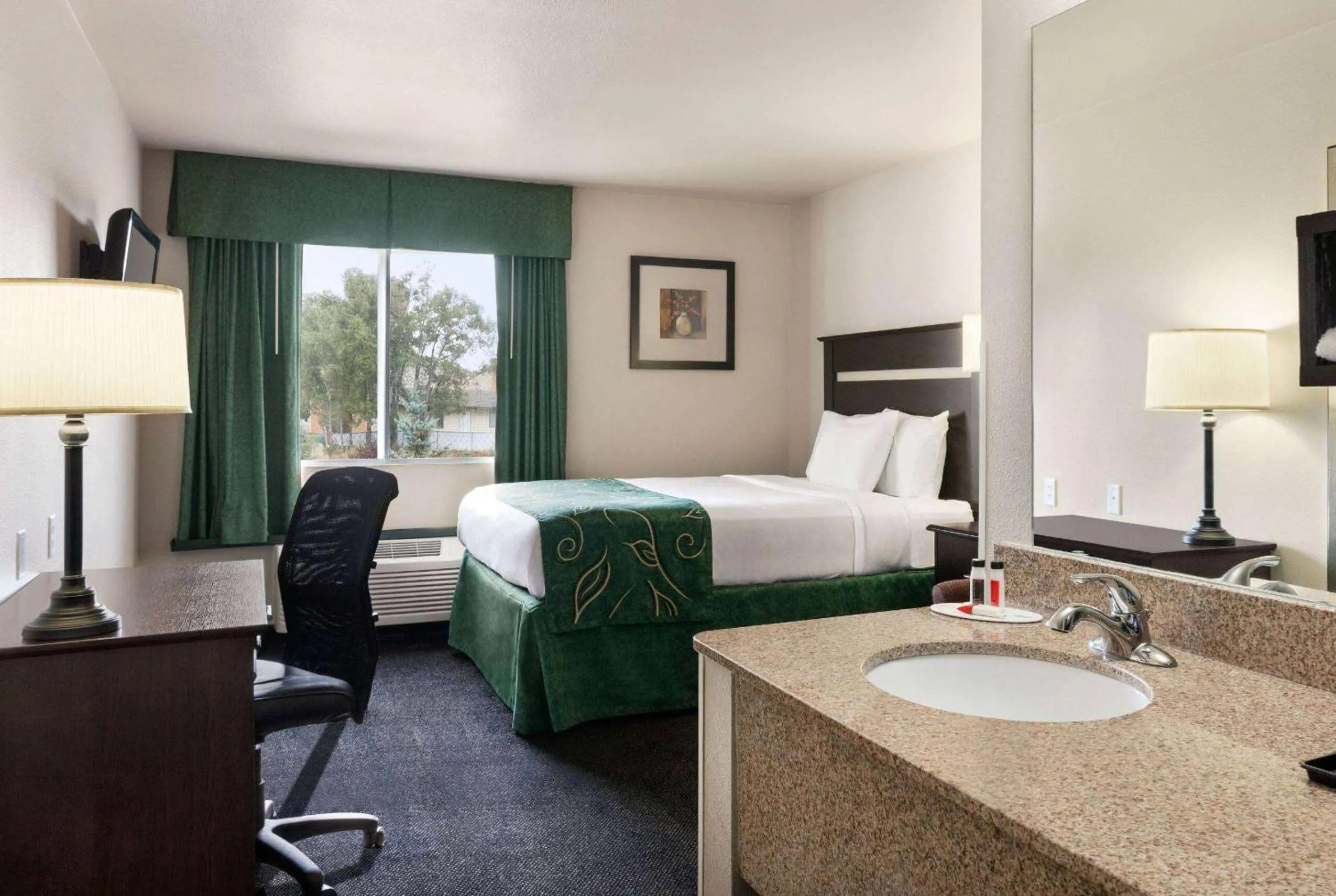 Photo of the whole room, Bed in Travelodge by Wyndham McAlester