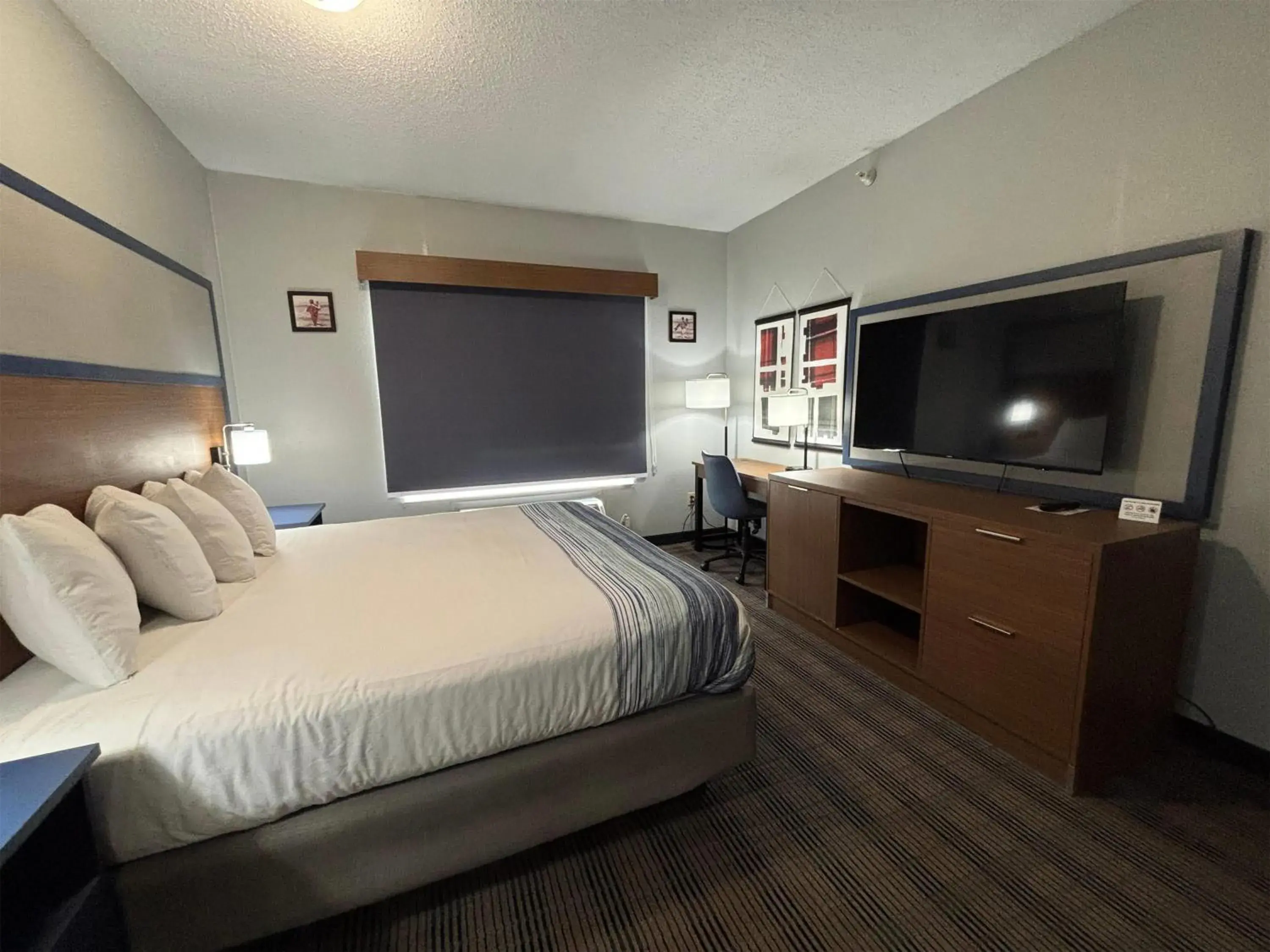 One-Bedroom King Suite - Non-Smoking in AmericInn by Wyndham, Galesburg, IL One-Bedroom King Suite - Non-Smoking in AmericInn by Wyndham, Galesburg, IL