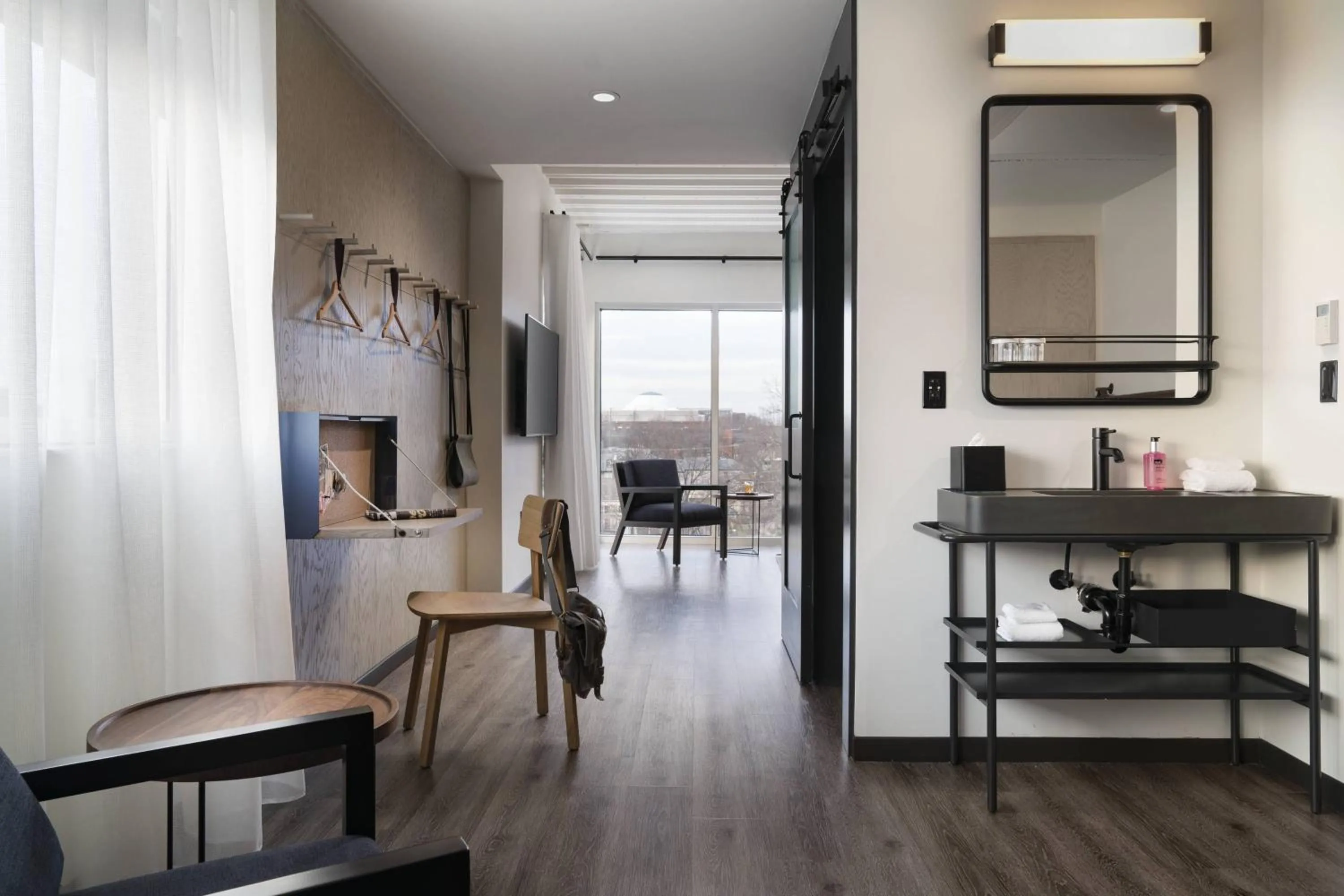 Photo of the whole room in Moxy Nashville Vanderbilt Area