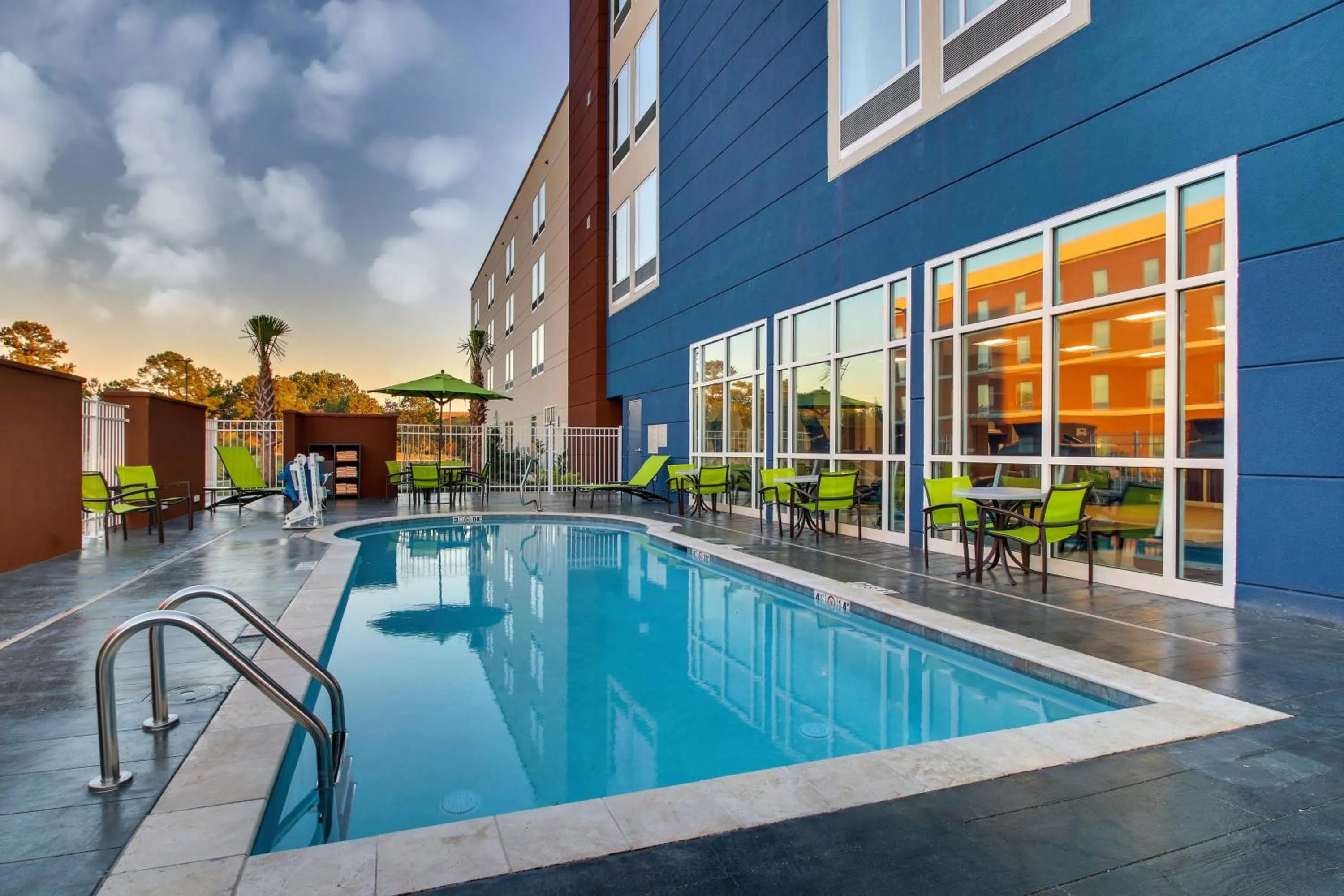 Swimming pool in SpringHill Suites by Marriott Gulfport I-10